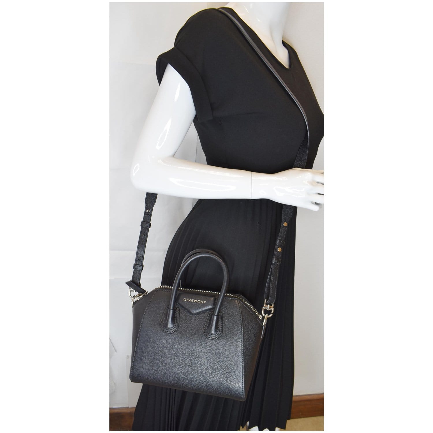 GIVENCHY - Mini Antigona Shoulder Bag