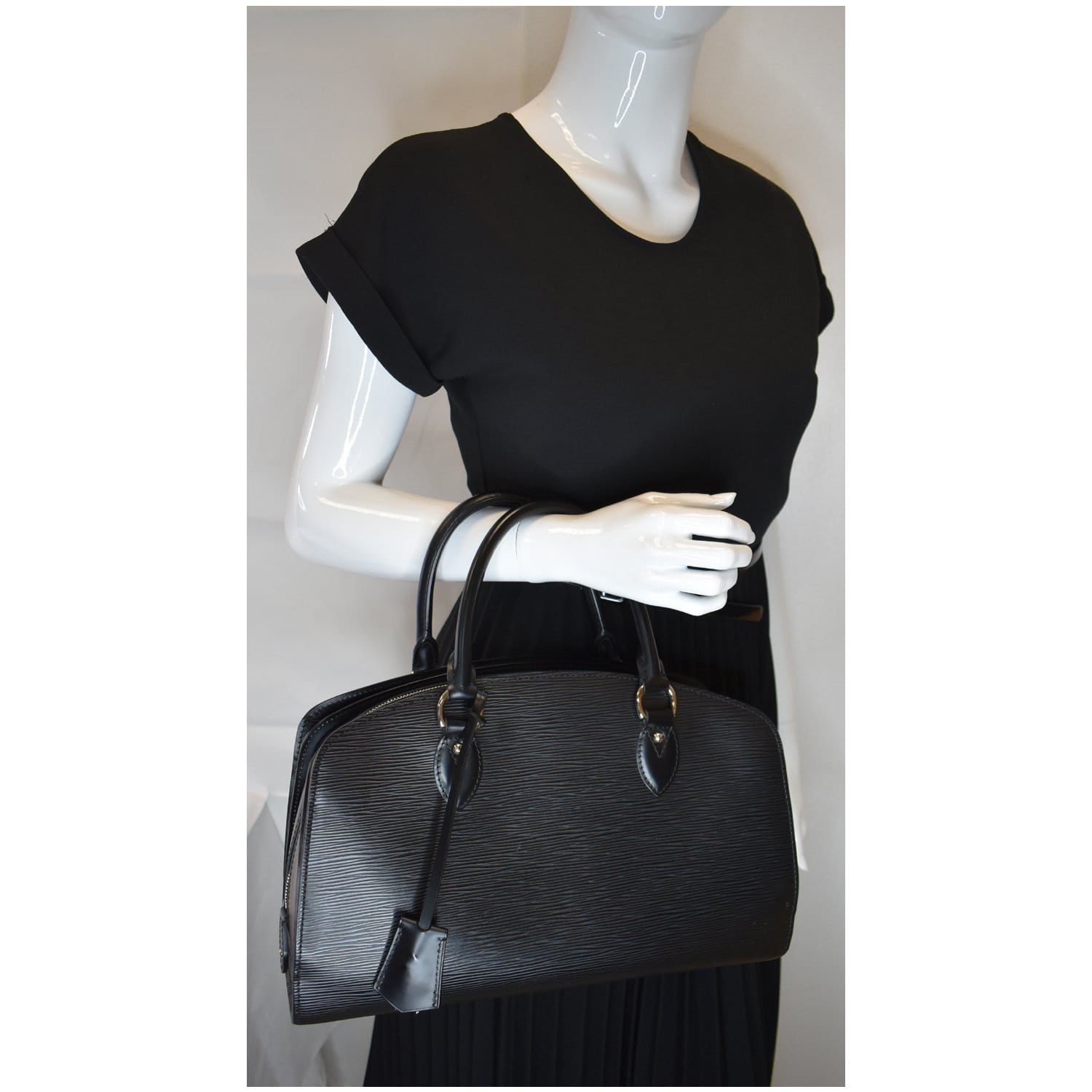 Louis Vuitton Epi Pont Neuf PM Bag in Black Leather ref.560711 - Joli Closet