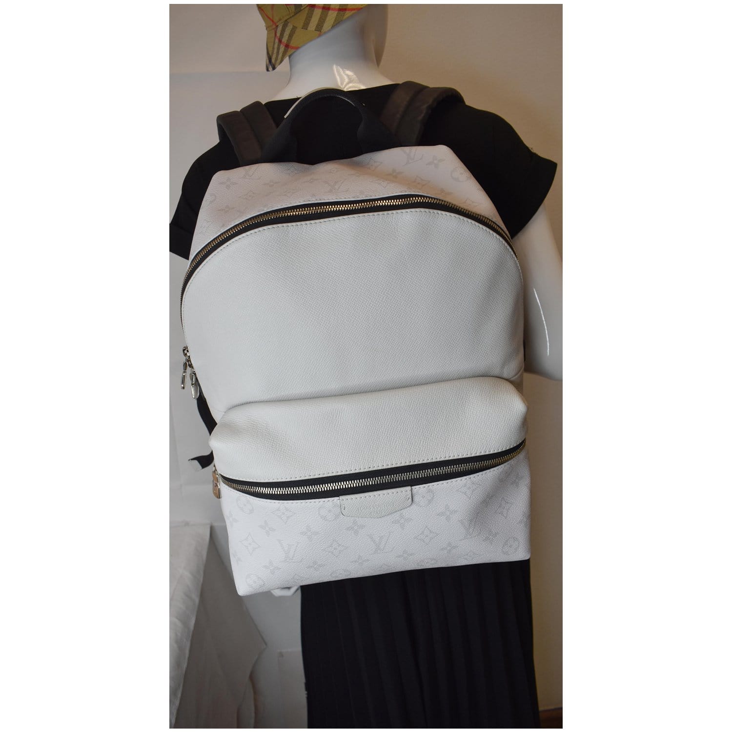 M30953 Louis Vuitton Discovery Mens Backpack White Leather – Louis