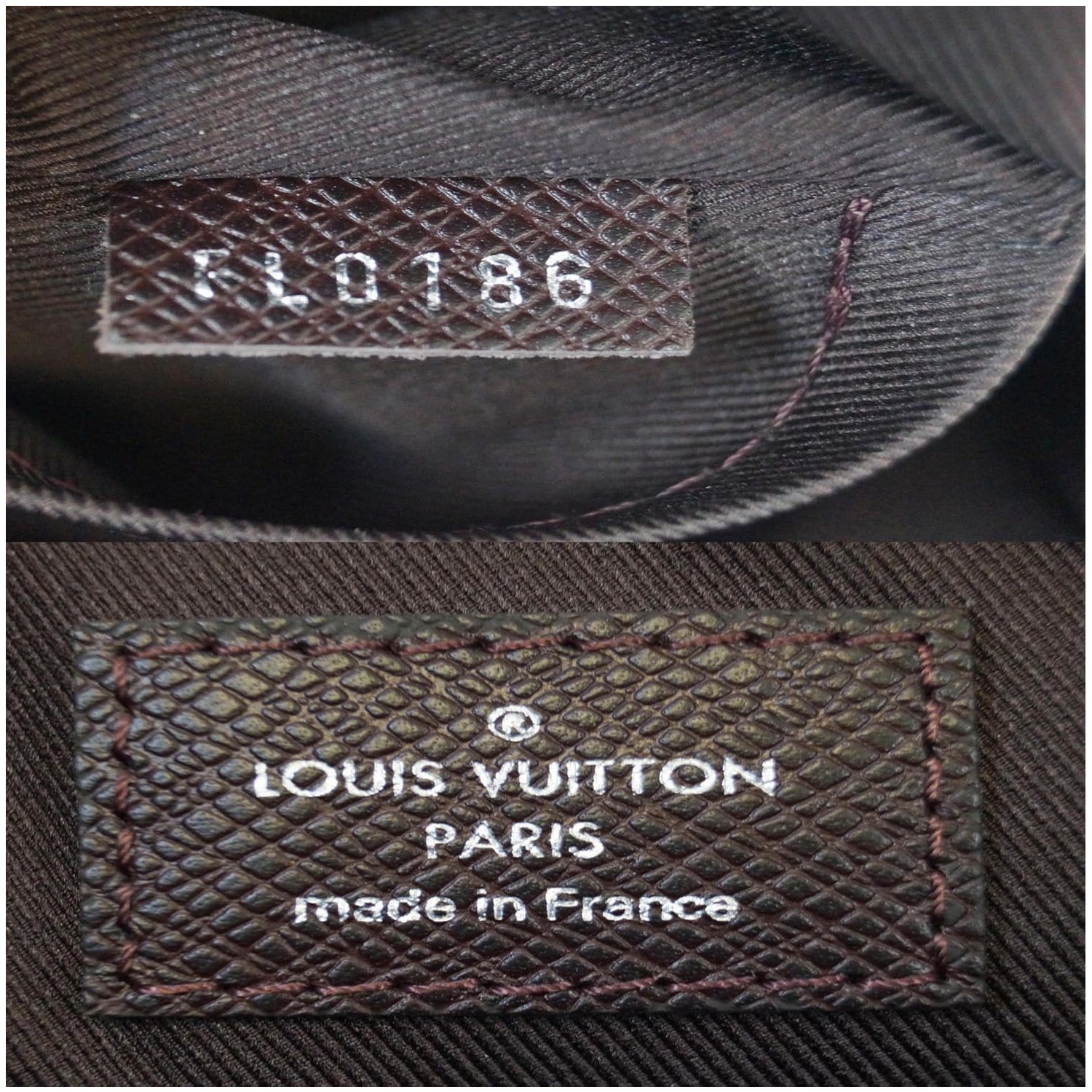 Louis Vuitton Porte Documents Voyage Black Taiga