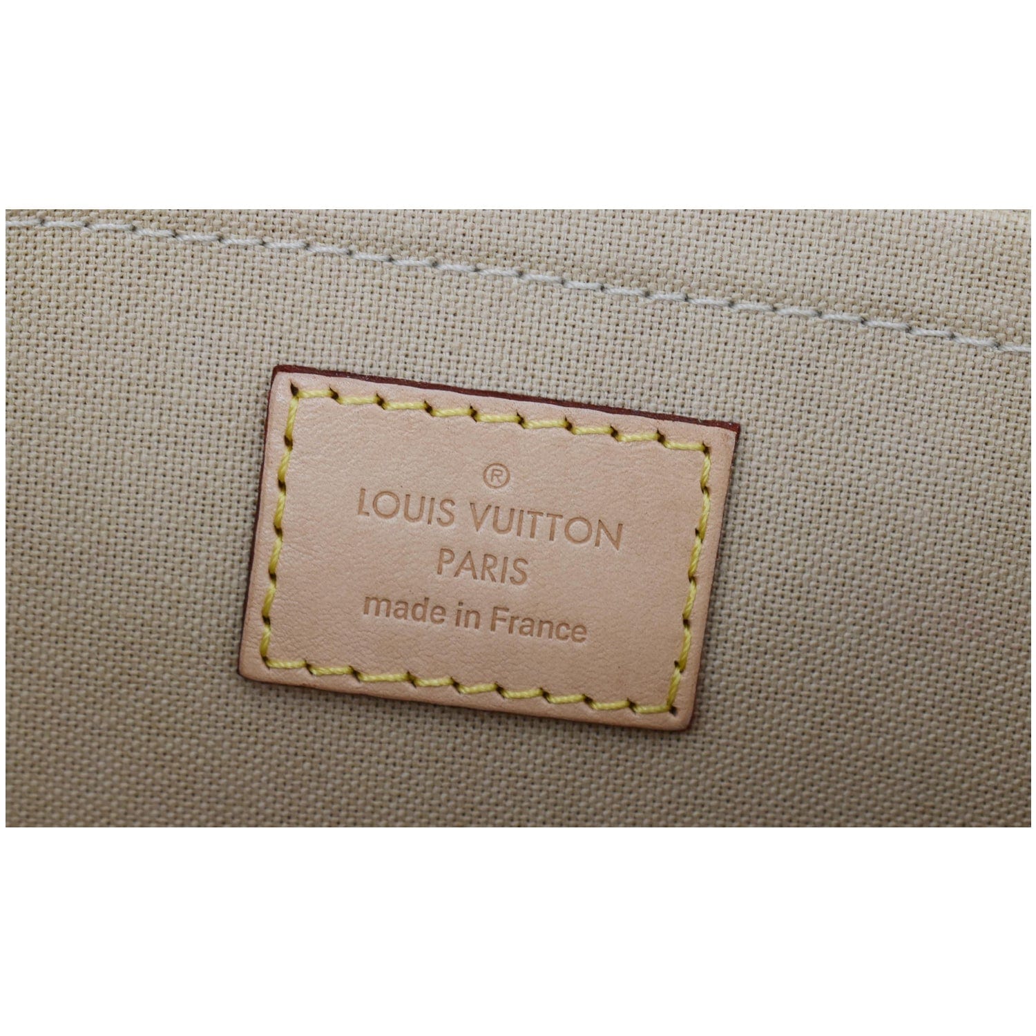 Louis Vuitton Crossbody Favorite MM White Damier Azur Canvas Shoulder Bag,  Luxury, Bags & Wallets on Carousell