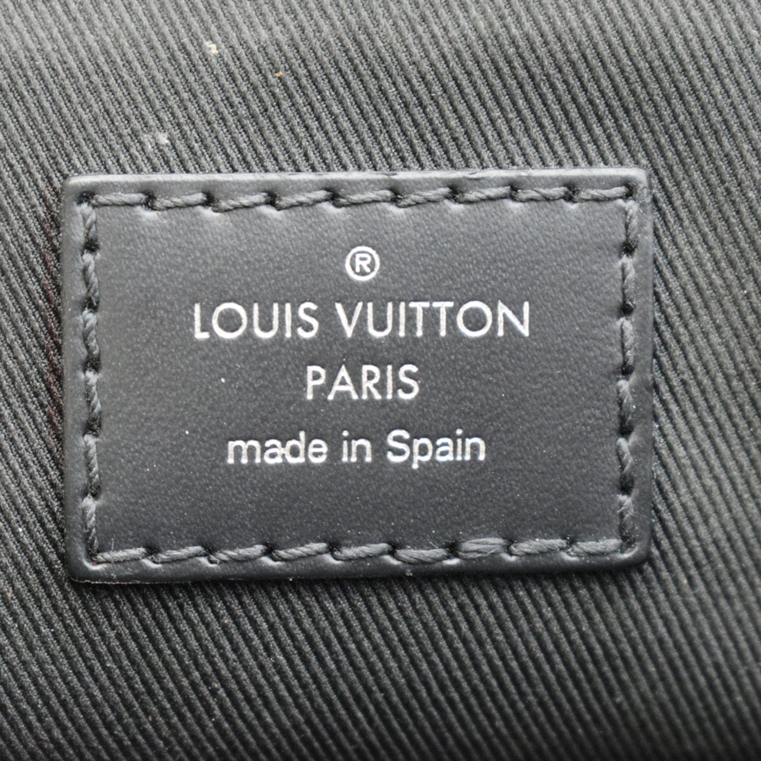 Louis Vuitton District pm (M45272) in 2023