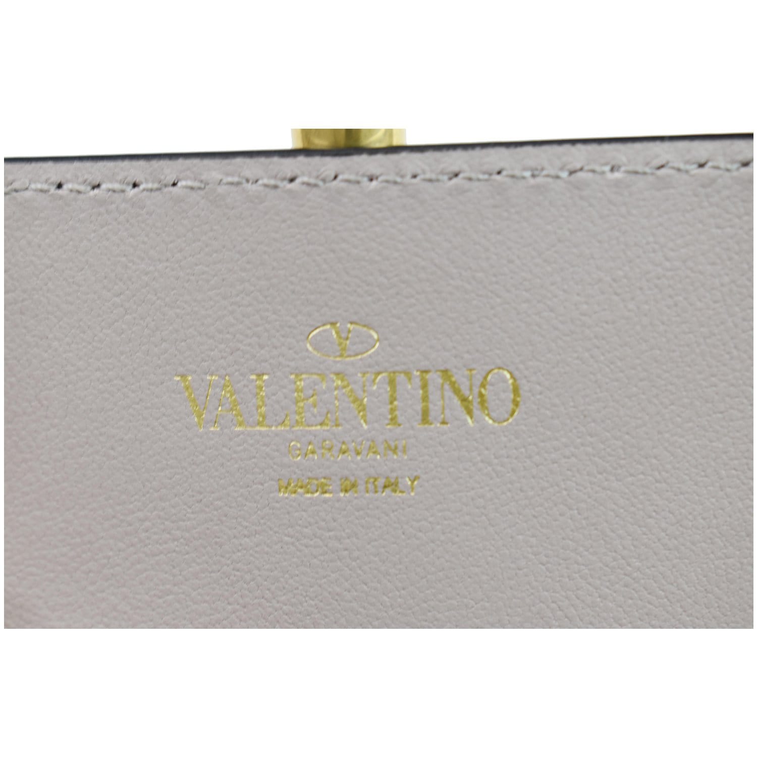 VALENTINO MEDIUM CABIN VLOGO ESCAPE IN GRAINED VEAL LEATHER Beige  ref.143507 - Joli Closet