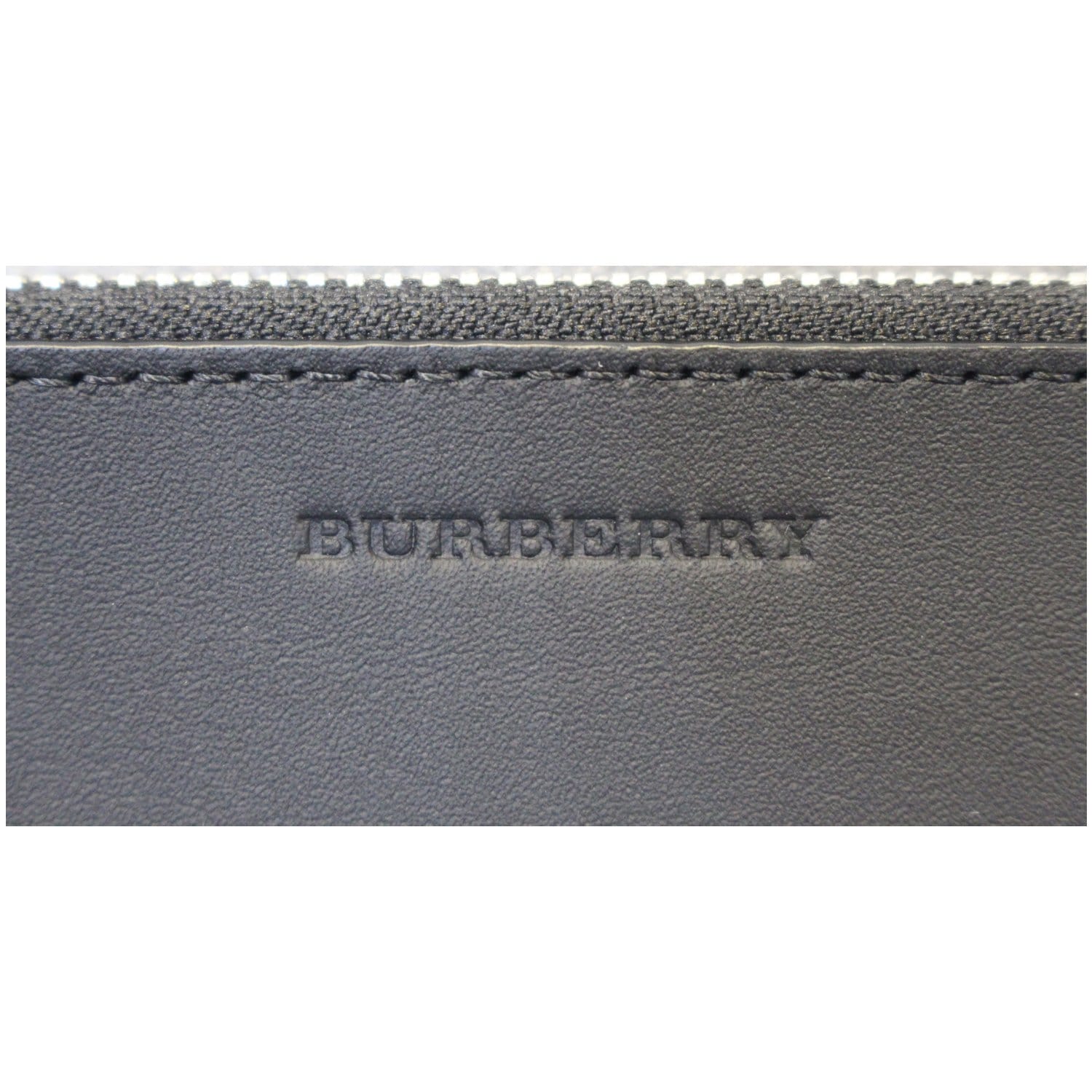 BURBERRY, London check zipped wallet Black Blue ref.124986 - Joli