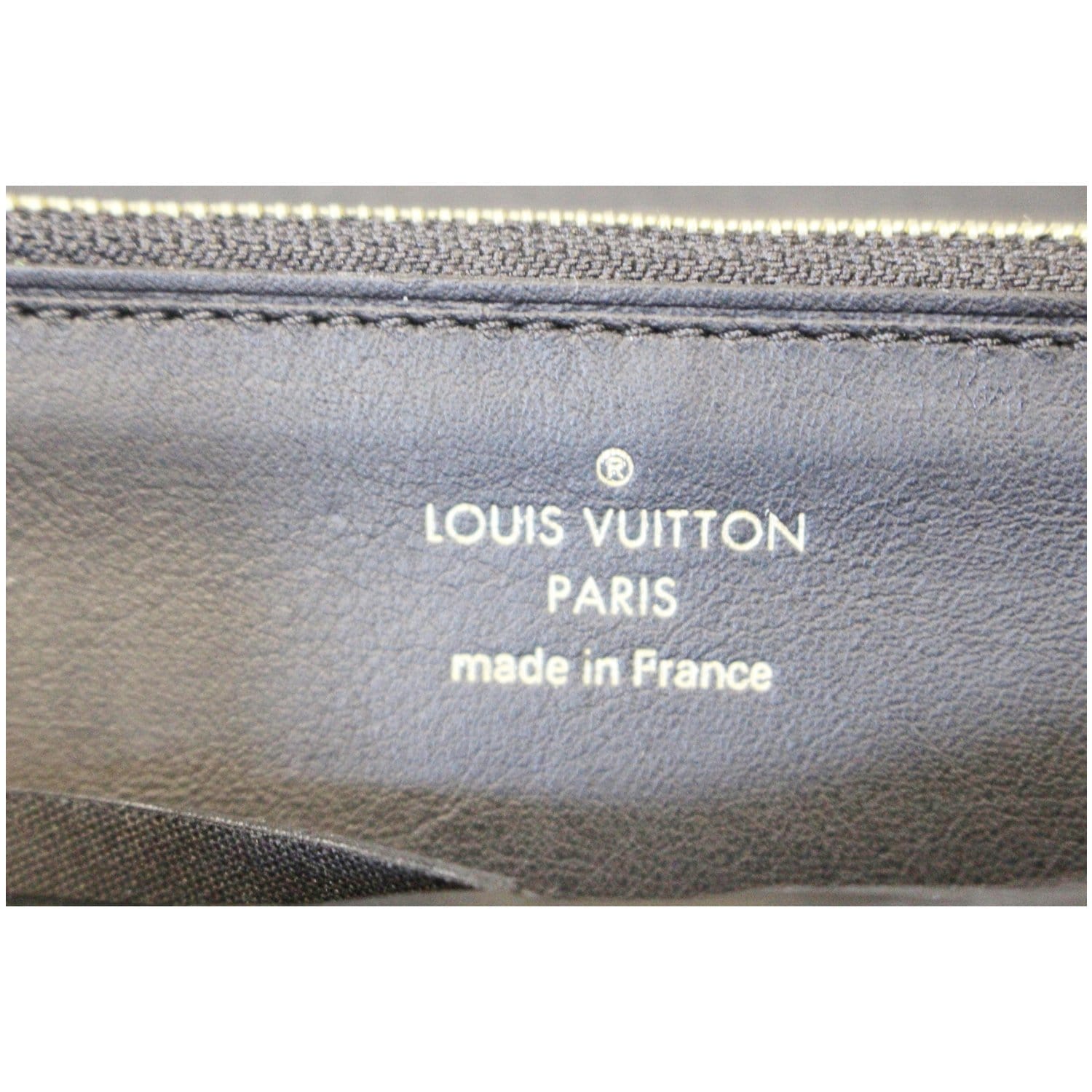 Louis Vuitton Women's Navy Taurillon Leather Capucines Wallet M63211 –  Luxuria & Co.