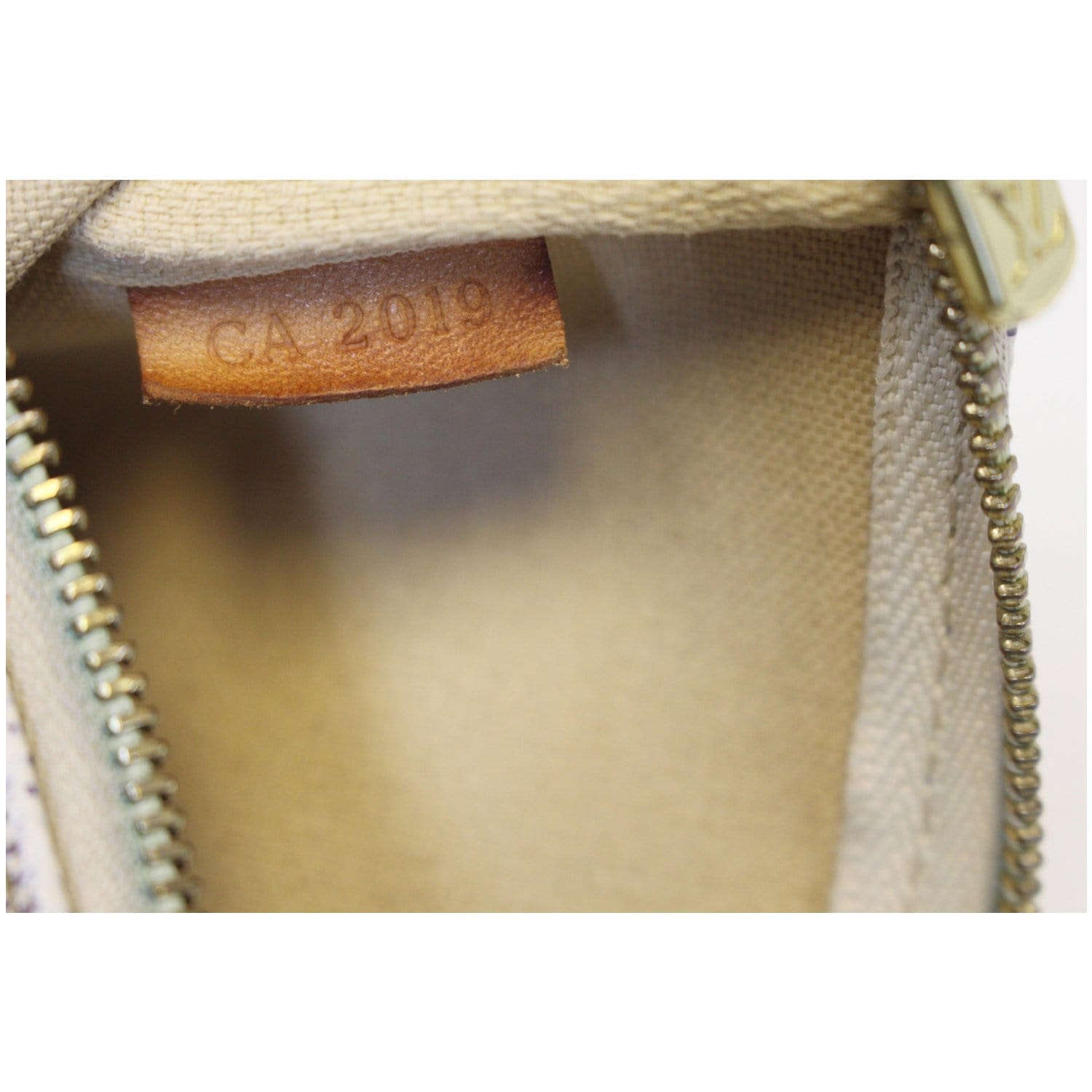 Louis Vuitton Damier Azur Pochette Accessoires - White Handle Bags,  Handbags - LOU622582