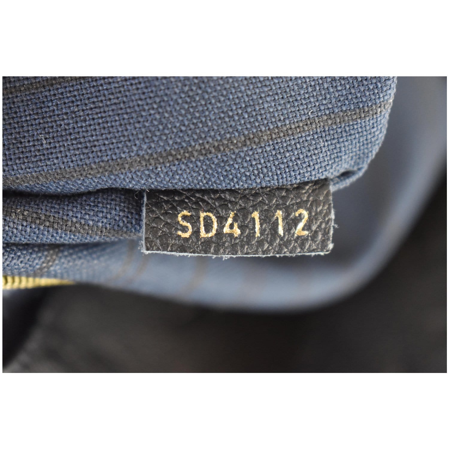 Louis Vuitton Noir Empreinte Artsy MM CA3105 – Designer Exchange Ltd