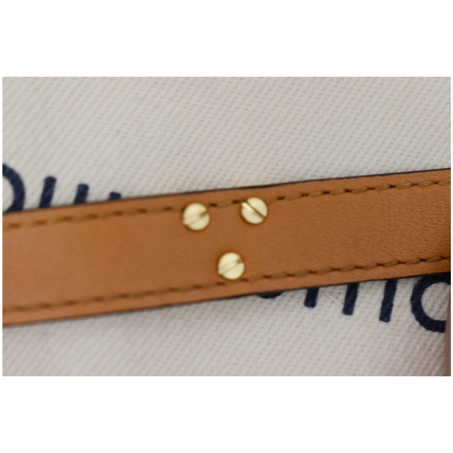 Essential v leather bracelet Louis Vuitton Brown in Leather - 31273502