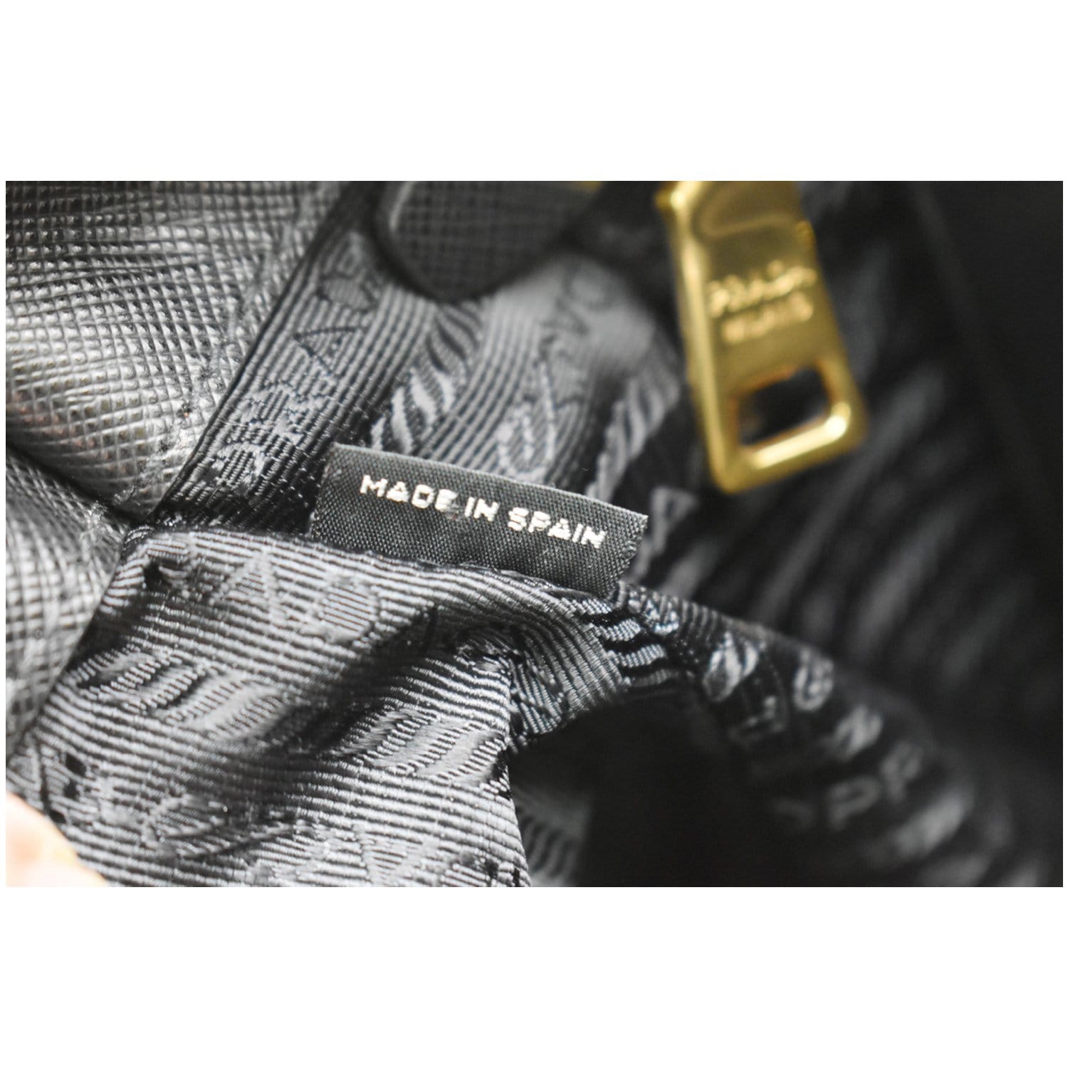 Shop PRADA GALLERIA Classic Saffiano Leather Prada Galleria bag 44