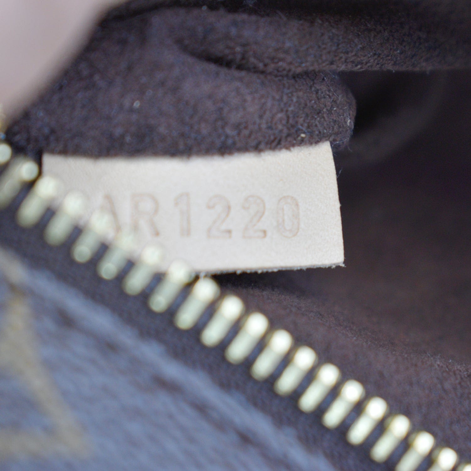 Louis Vuitton Pochette Metis Shoulder Bag in Brown Canvas Cloth ref.906372  - Joli Closet