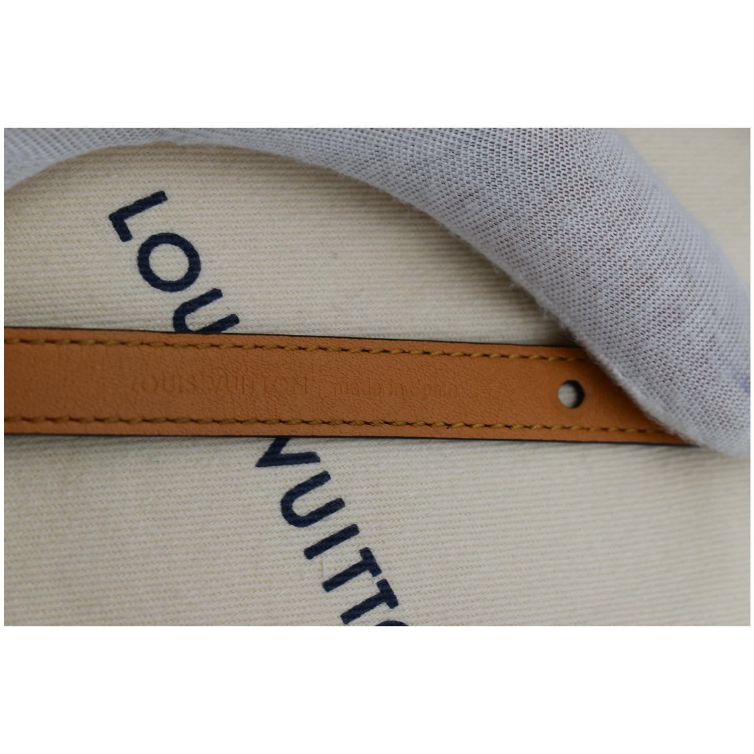 Essential v leather bracelet Louis Vuitton Brown in Leather - 28497701