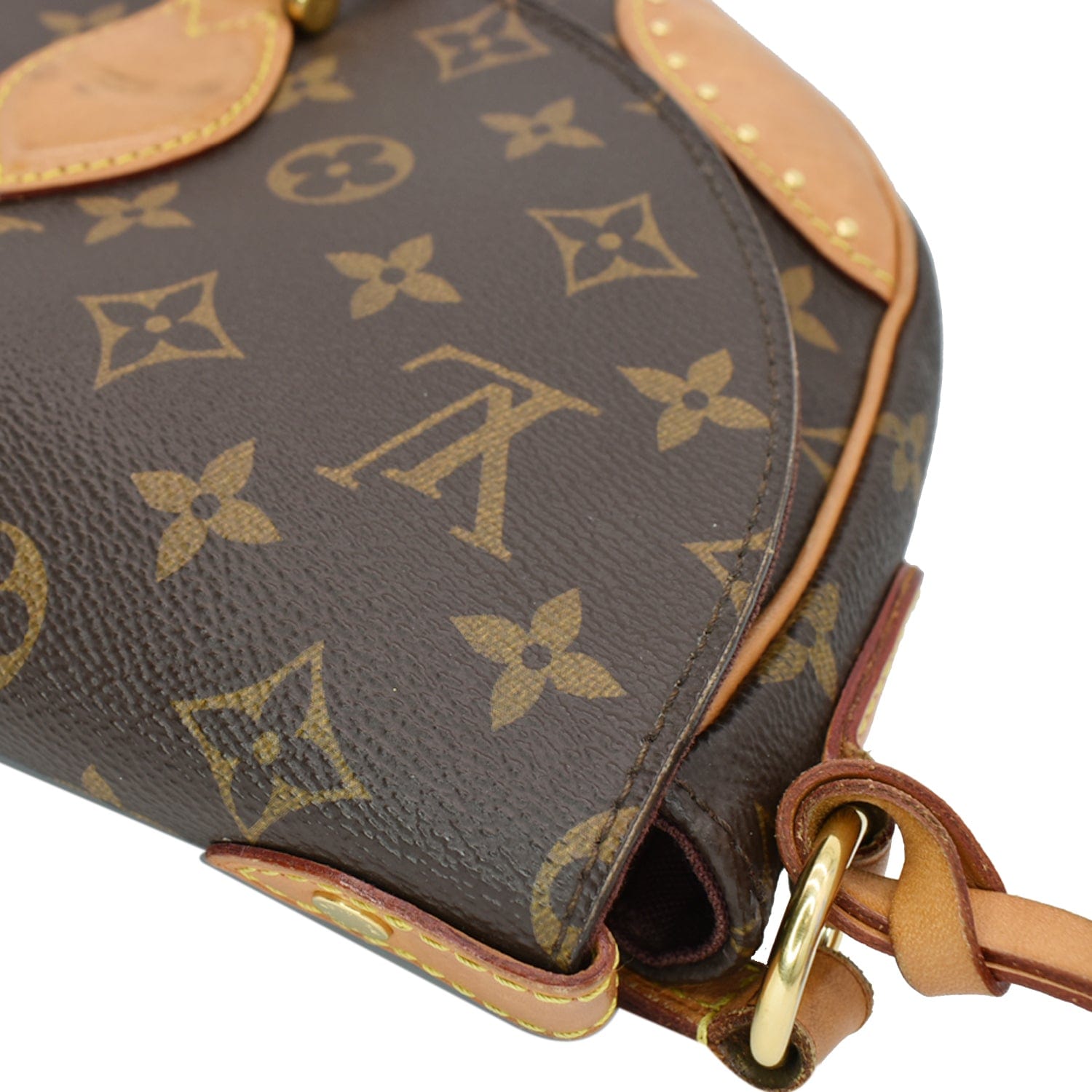 Three on One Bachelor Monday! This Louis Vuitton Saint Cloud comes in  three sizes and is the perfect crossbody! Tap on the image to check the  size and it wil…
