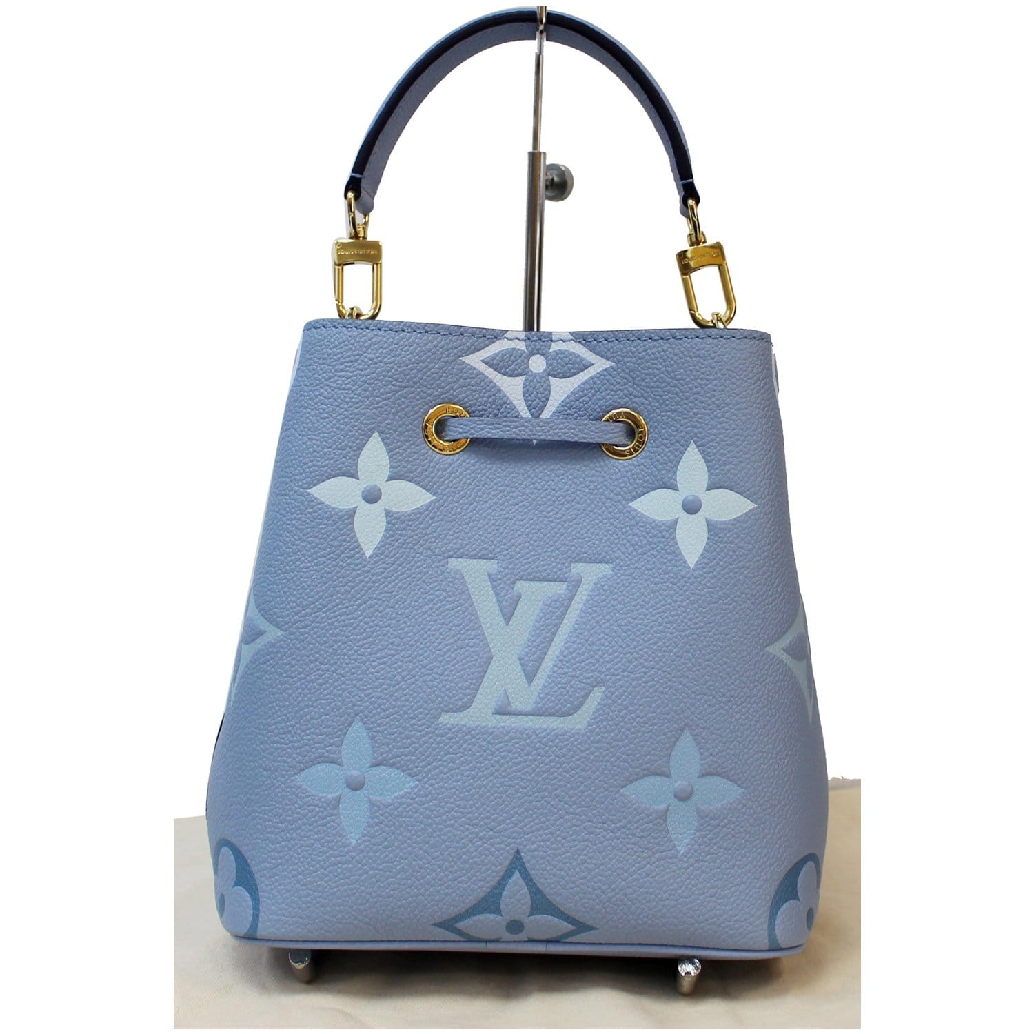 LOUIS VUITTON Empreinte Monogram Giant By The Pool Neonoe BB in Cream and  Saffron. This classic bucket-style shoulder bag features…