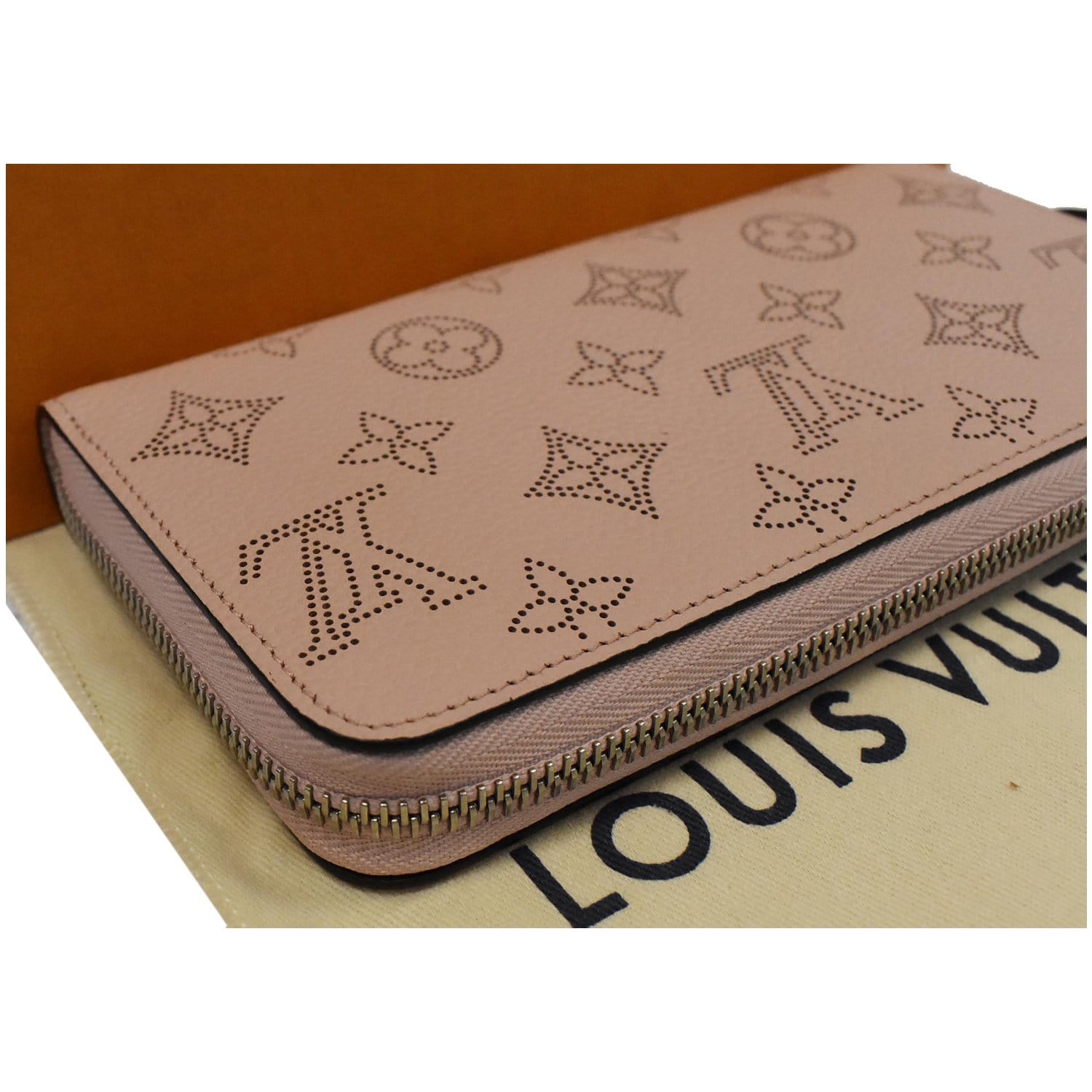 Louis Vuitton Mahina Leather Zippy Wallet (SHF-a6uo9m)