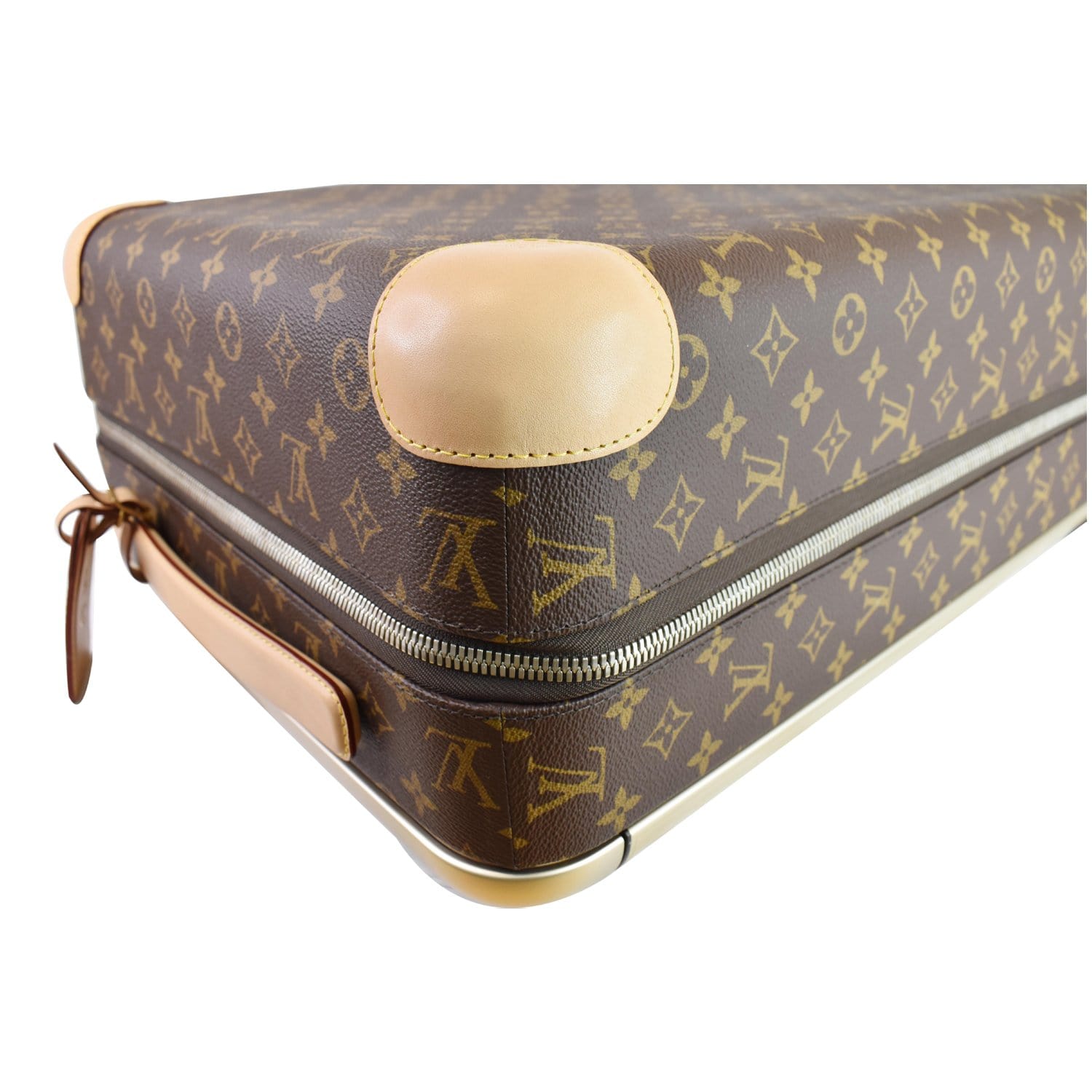 Louis Vuitton Horizon  Louis vuitton suitcase, Louis vuitton luggage,  Louis vuitton monogram handbags