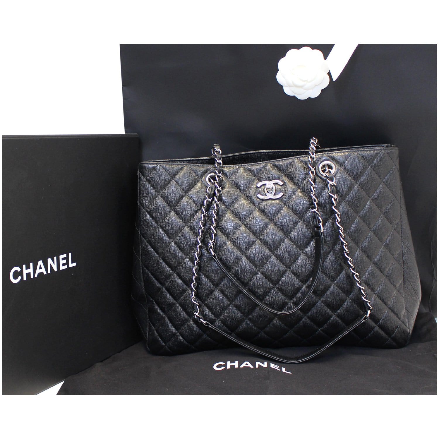 Médaillon leather tote Chanel Black in Leather  12647481