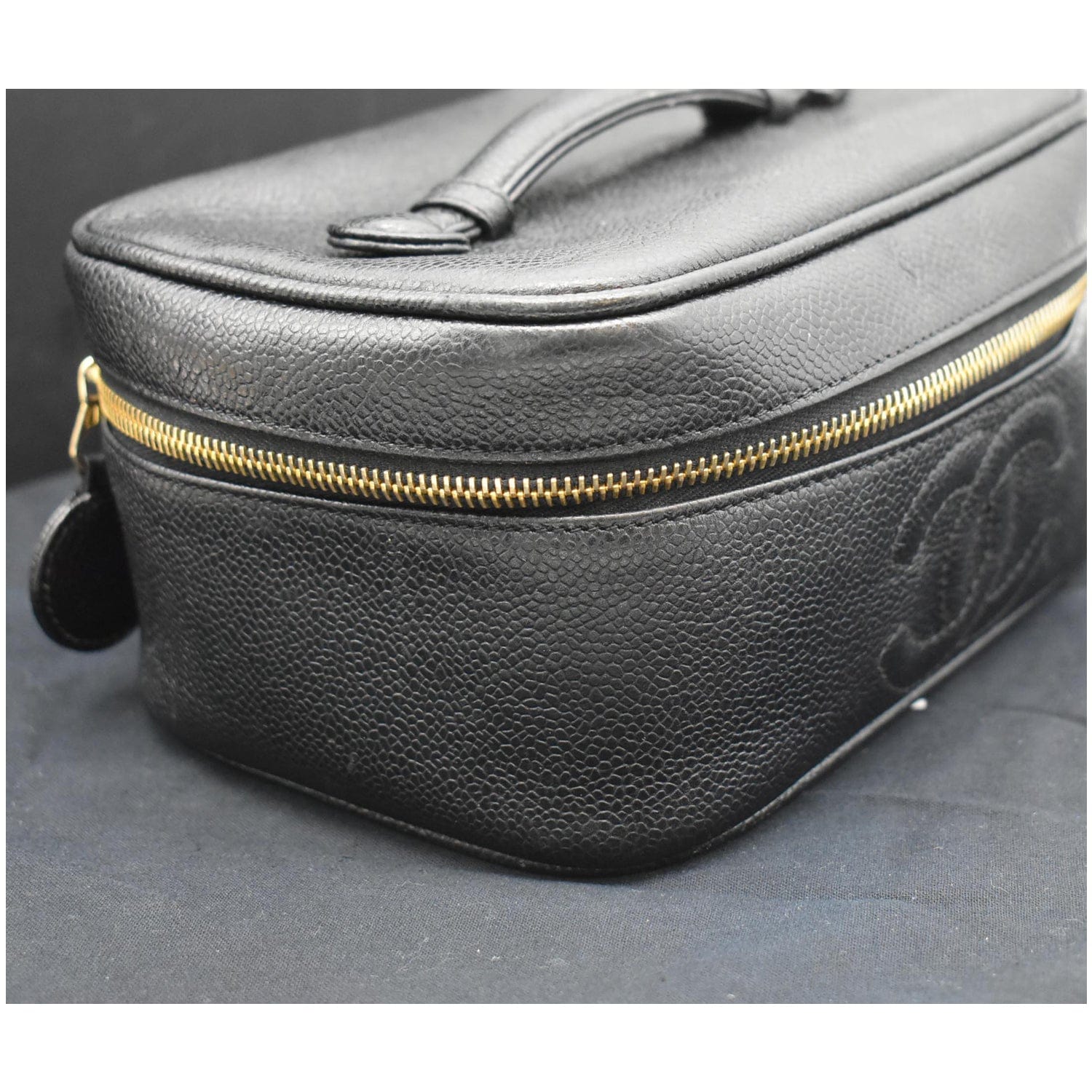 Chanel vintage vanity bag 🖤This item is a store limited item. DM