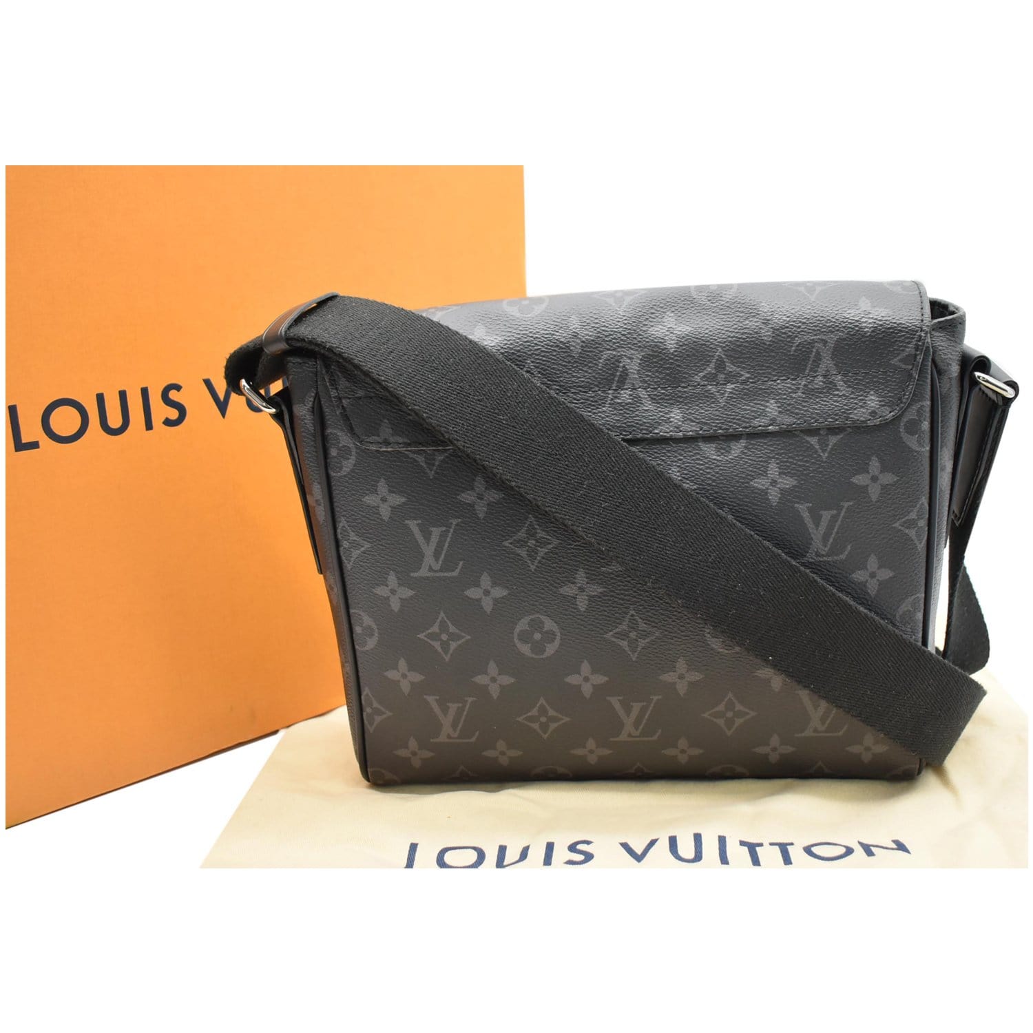 Louis Vuitton 2019 pre-owned District PM messenger bag, Black