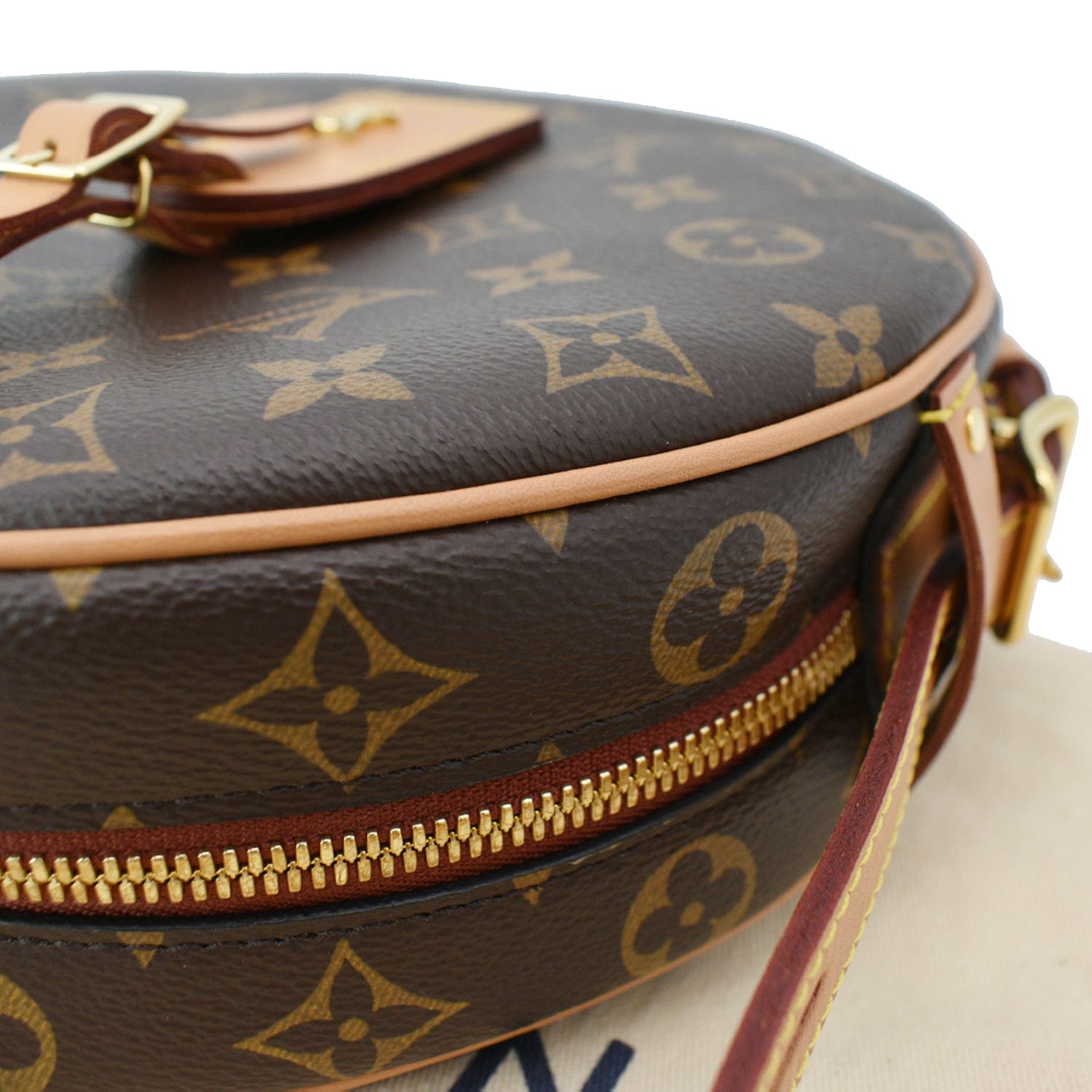 Boîte chapeau souple cloth handbag Louis Vuitton Brown in Cloth