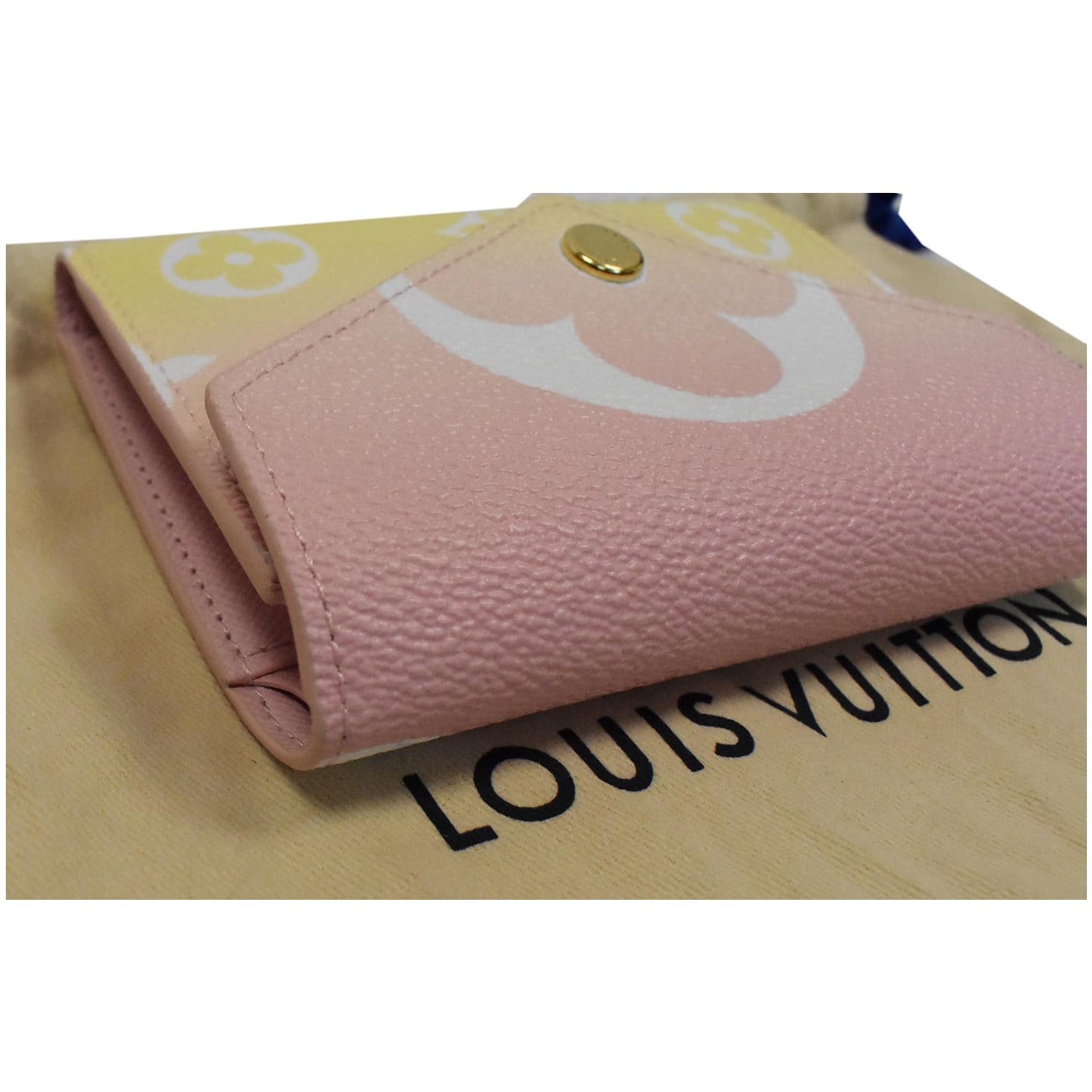 LOUIS VUITTON Monogram Giant By The Pool Victorine Wallet Light Pink 763259