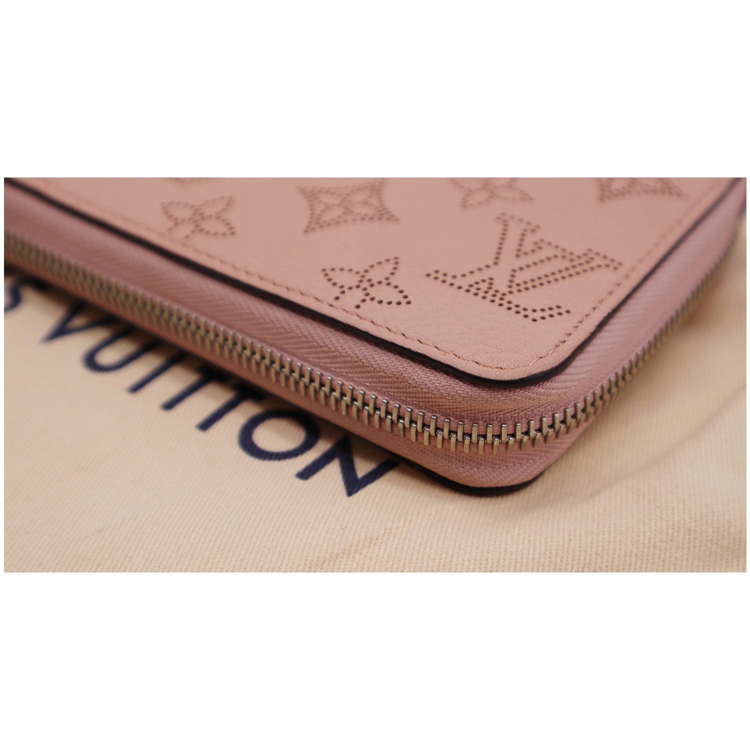 Shop Louis Vuitton MAHINA 2021-22FW Cléa Wallet (M80629, M80817) by  Sincerity_m639