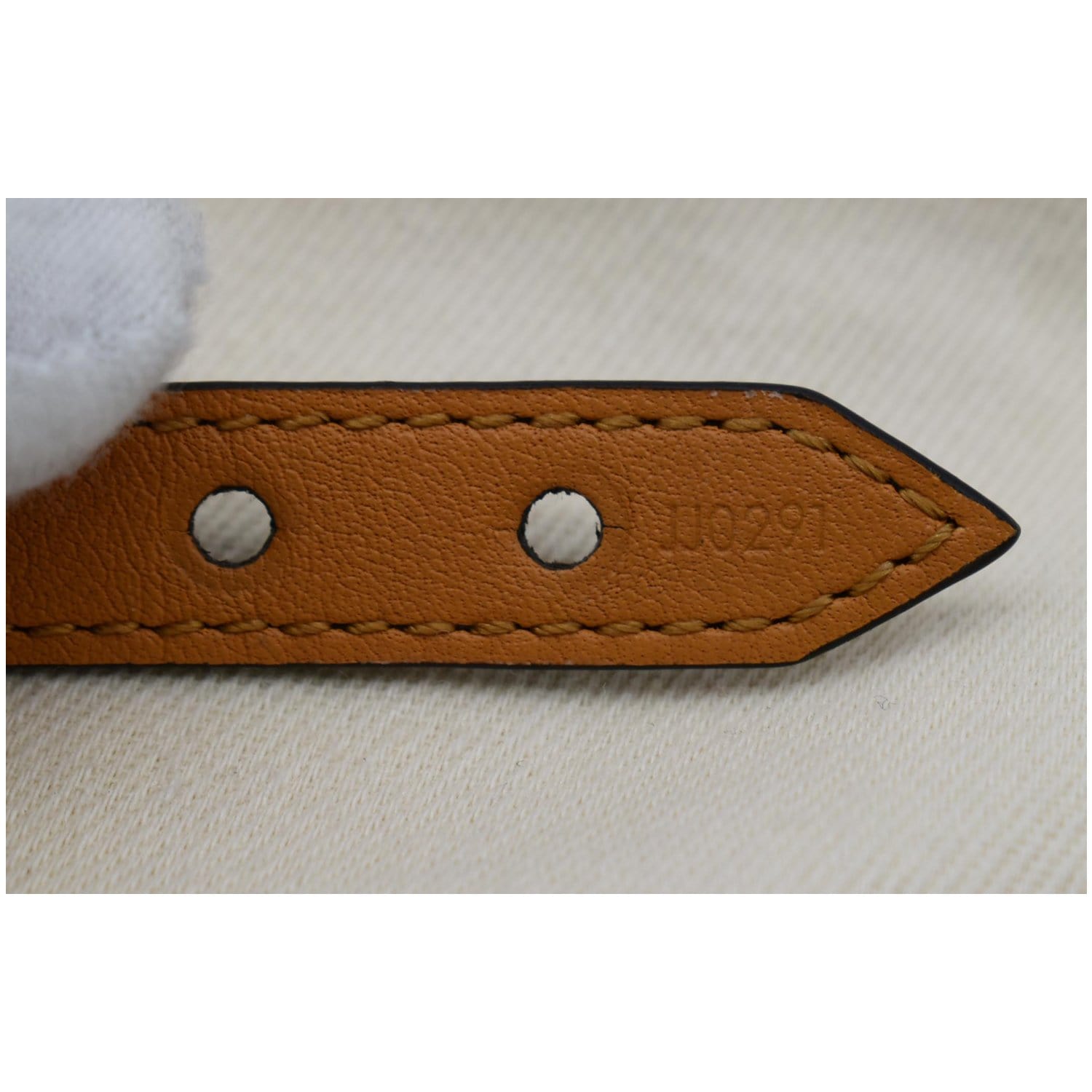 Essential v leather bracelet Louis Vuitton Brown in Leather - 32185685