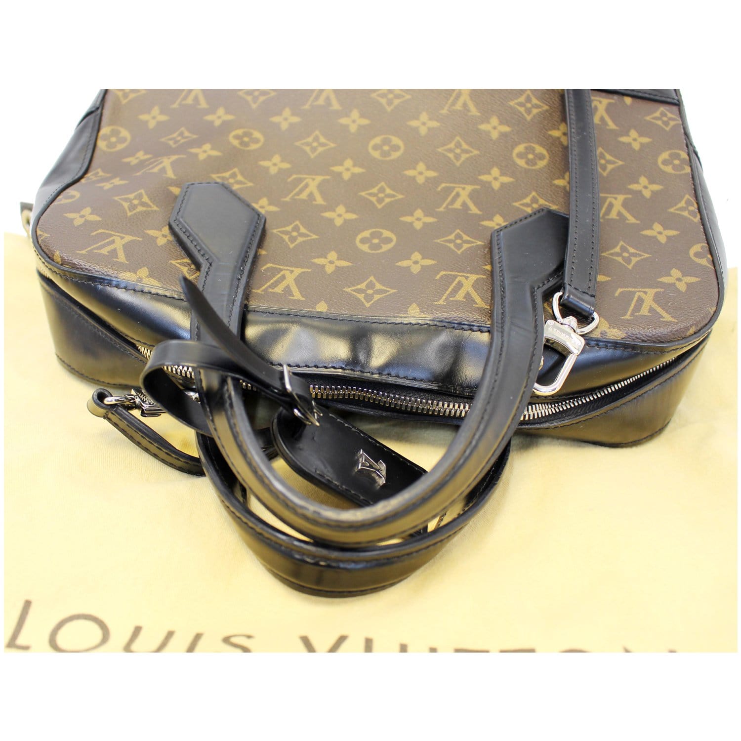 Handbags Louis Vuitton Louis Vuitton Dora Bag Black / Cream Leather