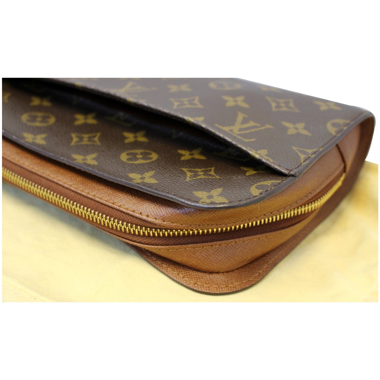 Leather clutch bag Louis Vuitton Brown in Leather - 34245815
