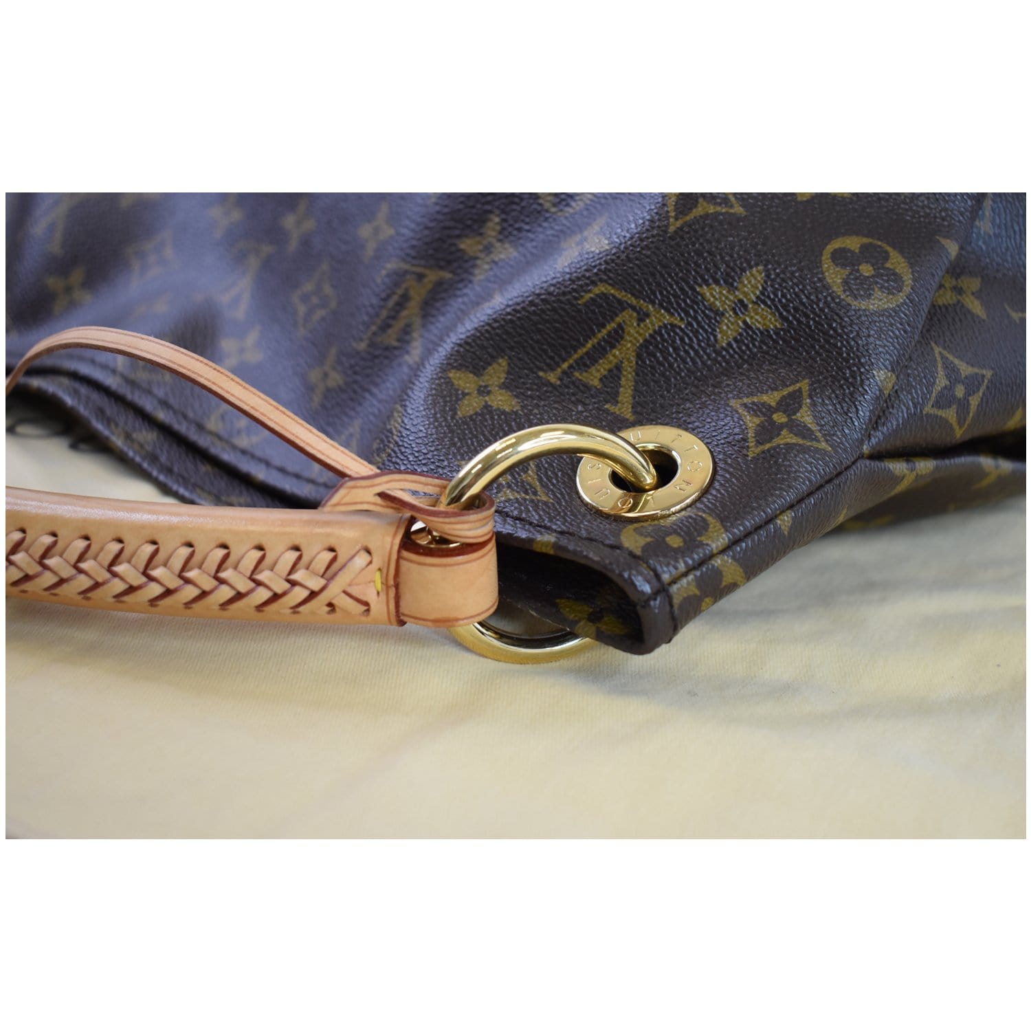 Louis Vuitton Monogram Artsy MM w/Strap - Totes, Handbags