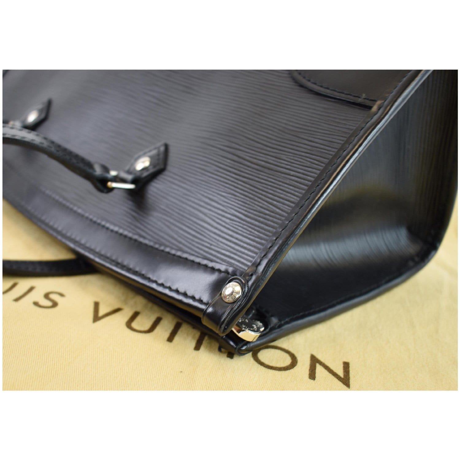 LOUIS VUITTON Black Epi Leather Madeleine PM Bag
