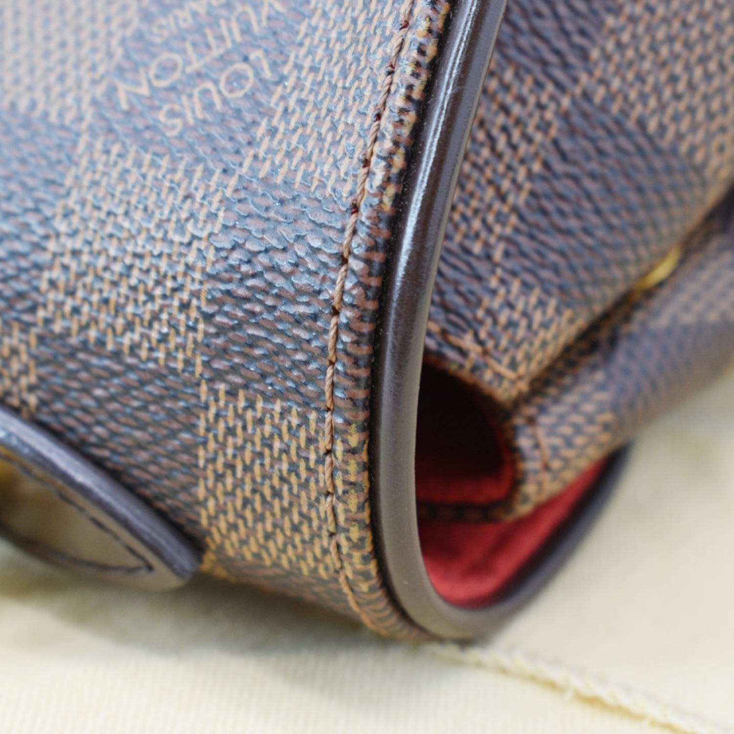 Bergamo leather handbag Louis Vuitton Brown in Leather - 29629684