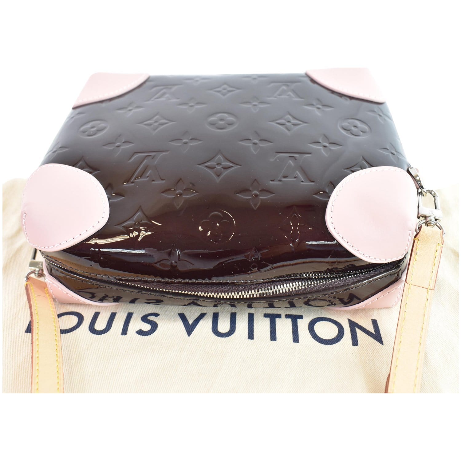 Handbags Louis Vuitton Louis Vuitton Amarante Monogram Vernis Vermont Avenue Clutch Bag.