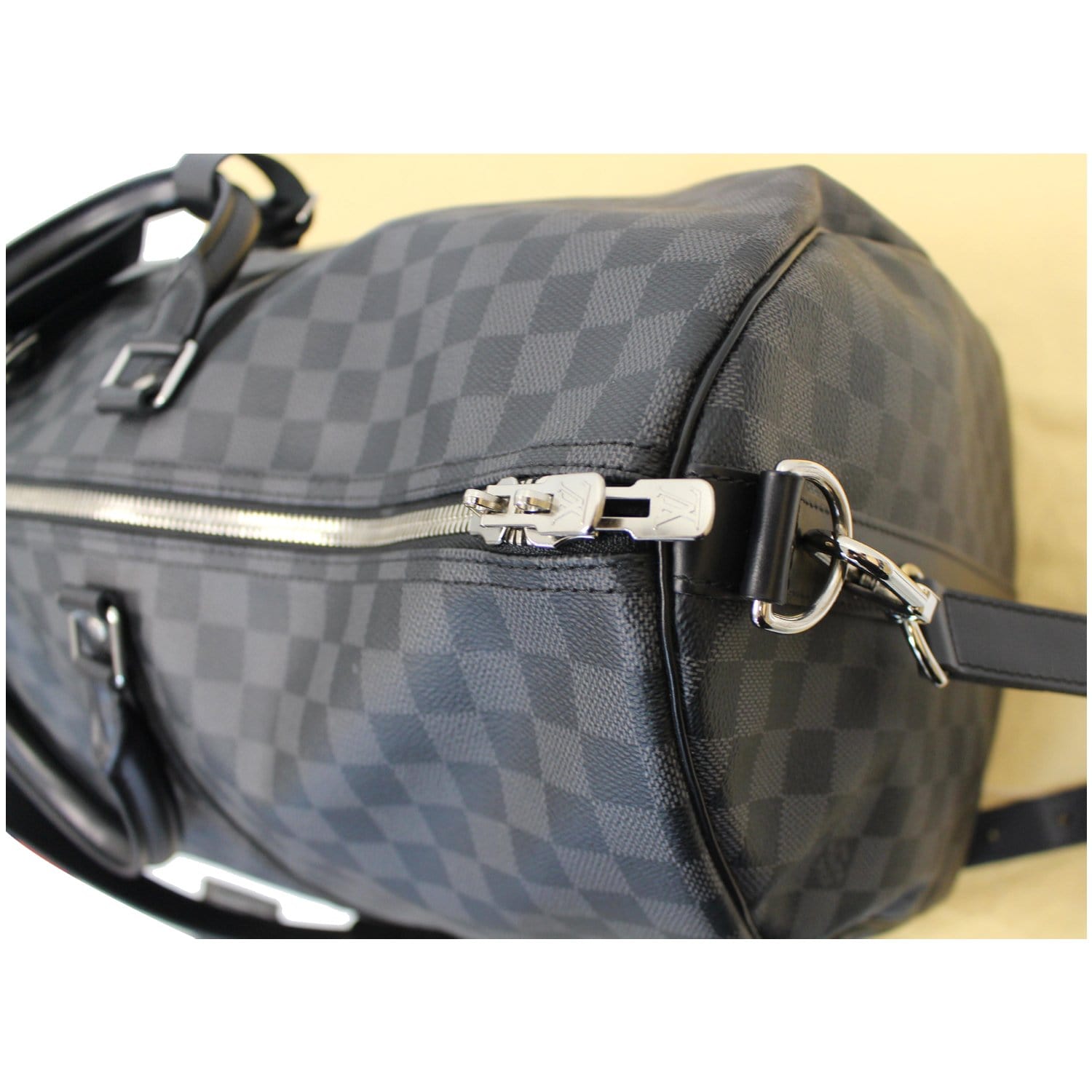 Louis Vuitton Damier Graphite Keepall Bandouliére 55 w/ Strap - Black  Carry-Ons, Luggage - LOU756144