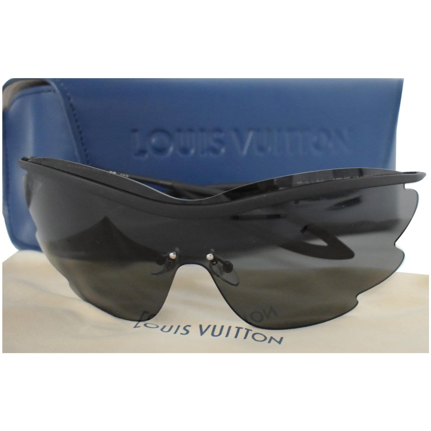 LOUIS VUITTON LV Monogram Mask Sunglasses Black Acetate. Size E