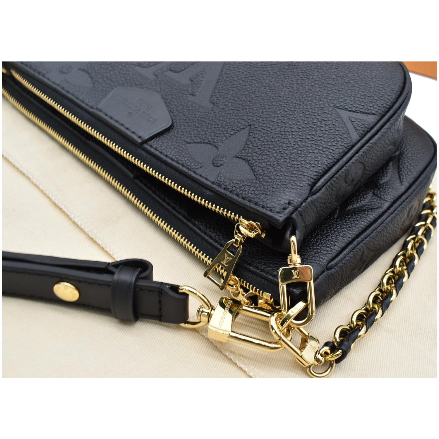 Multi pochette accessoires cloth handbag Louis Vuitton Black in Cloth -  33406881