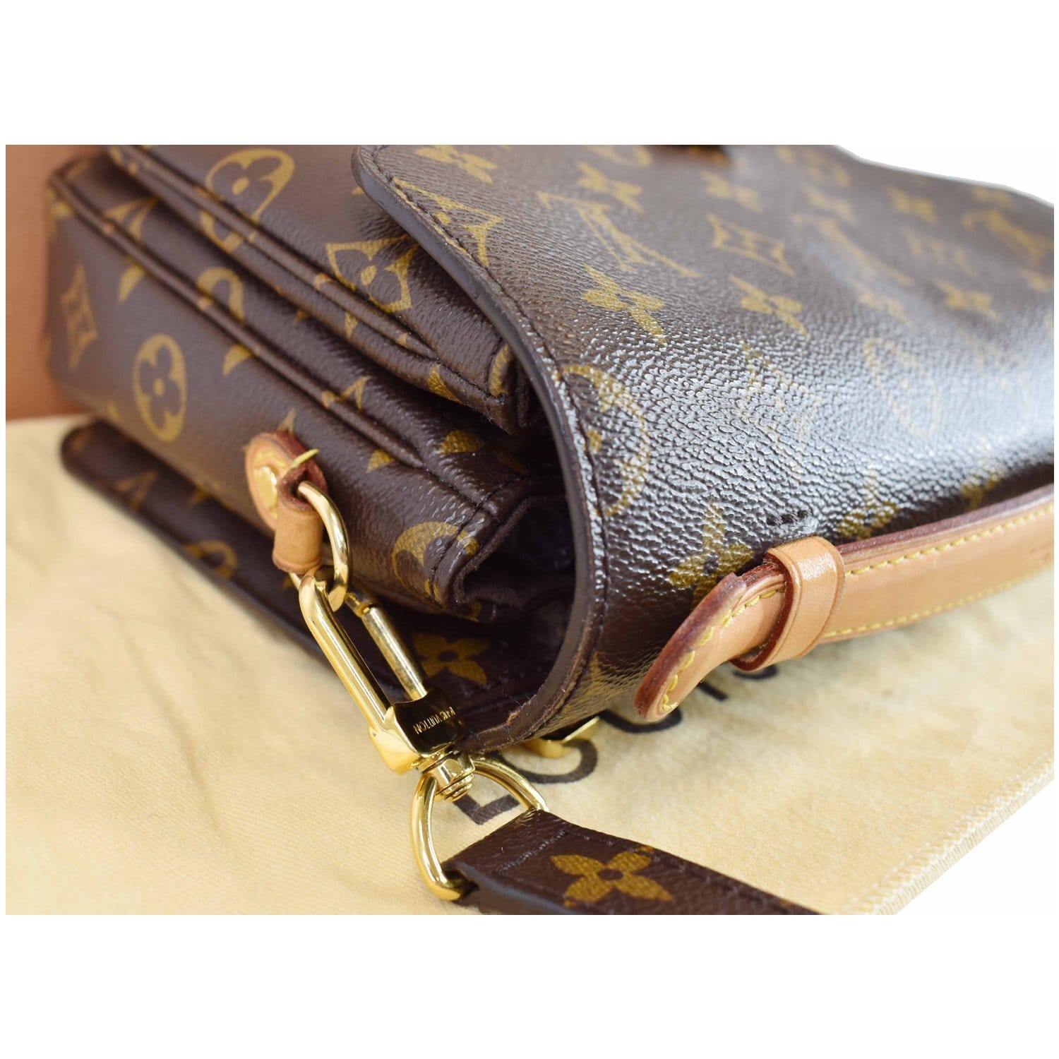 Metis cloth handbag Louis Vuitton Brown in Cloth - 17983025