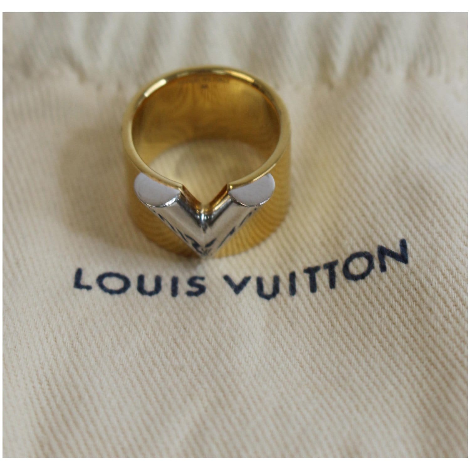 Sold at Auction: VIntage Louis Vuitton Essential V Ring