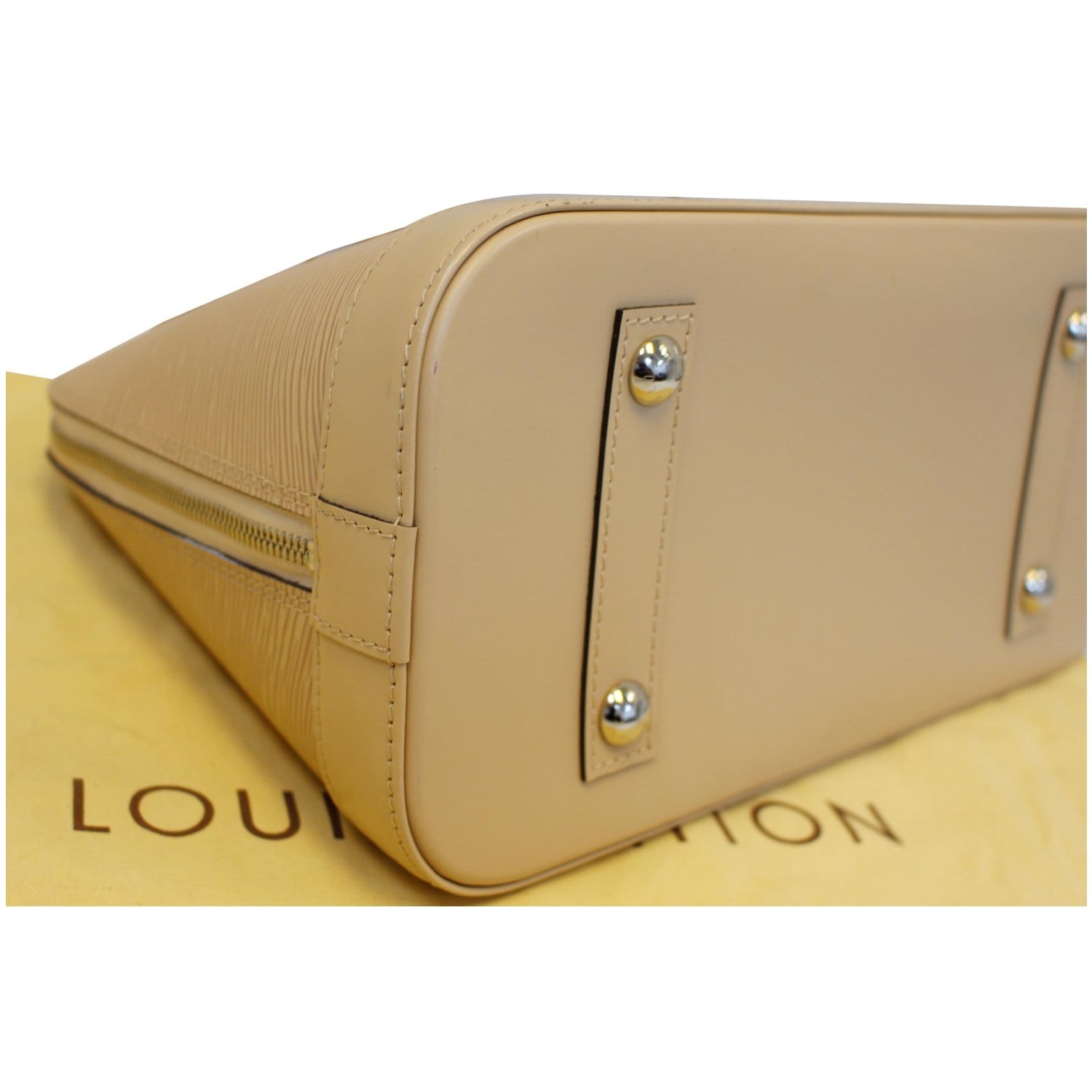 Leather handbag Louis Vuitton Beige in Leather - 31992436