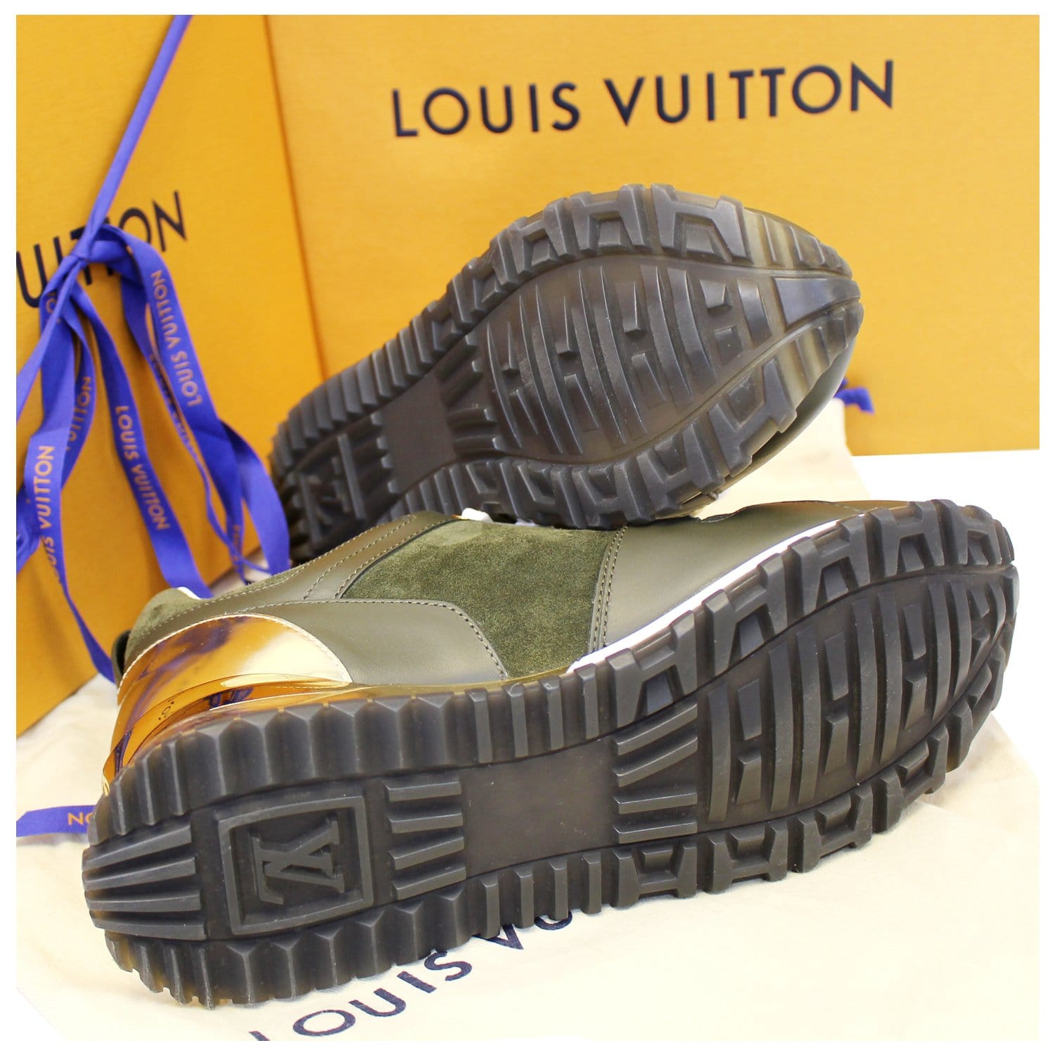 Run away trainers Louis Vuitton Khaki size 37 EU in Suede - 31509441
