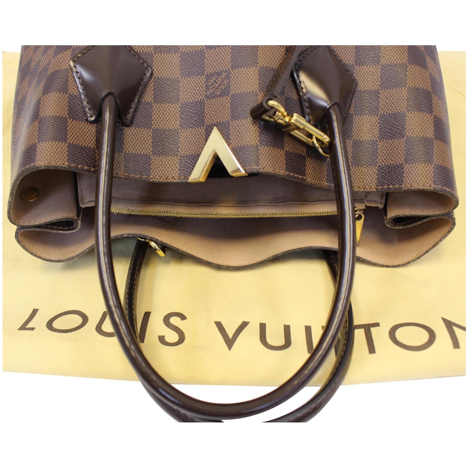 Revie - Louis Vuitton Damier Kensington Tote Bag $1990 Comes with dust bag  Comes with strap Condition 8/10 1 X interior zipped pocket H-27CM(excluding  handle),L-34CM,W-15CM approximately RV1972