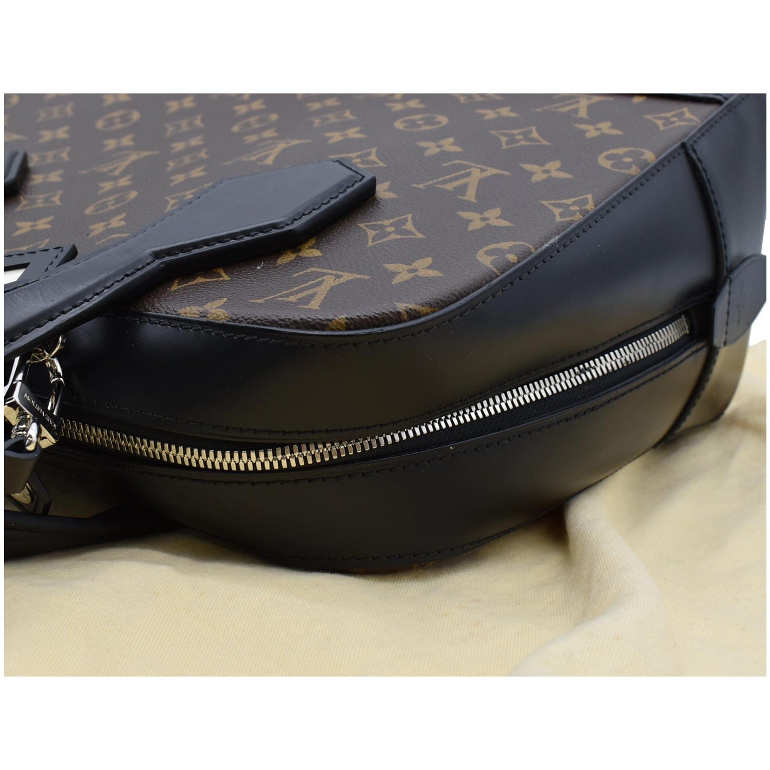 Louis Vuitton Dora Handbag Canvas with Leather PM Brown 546982