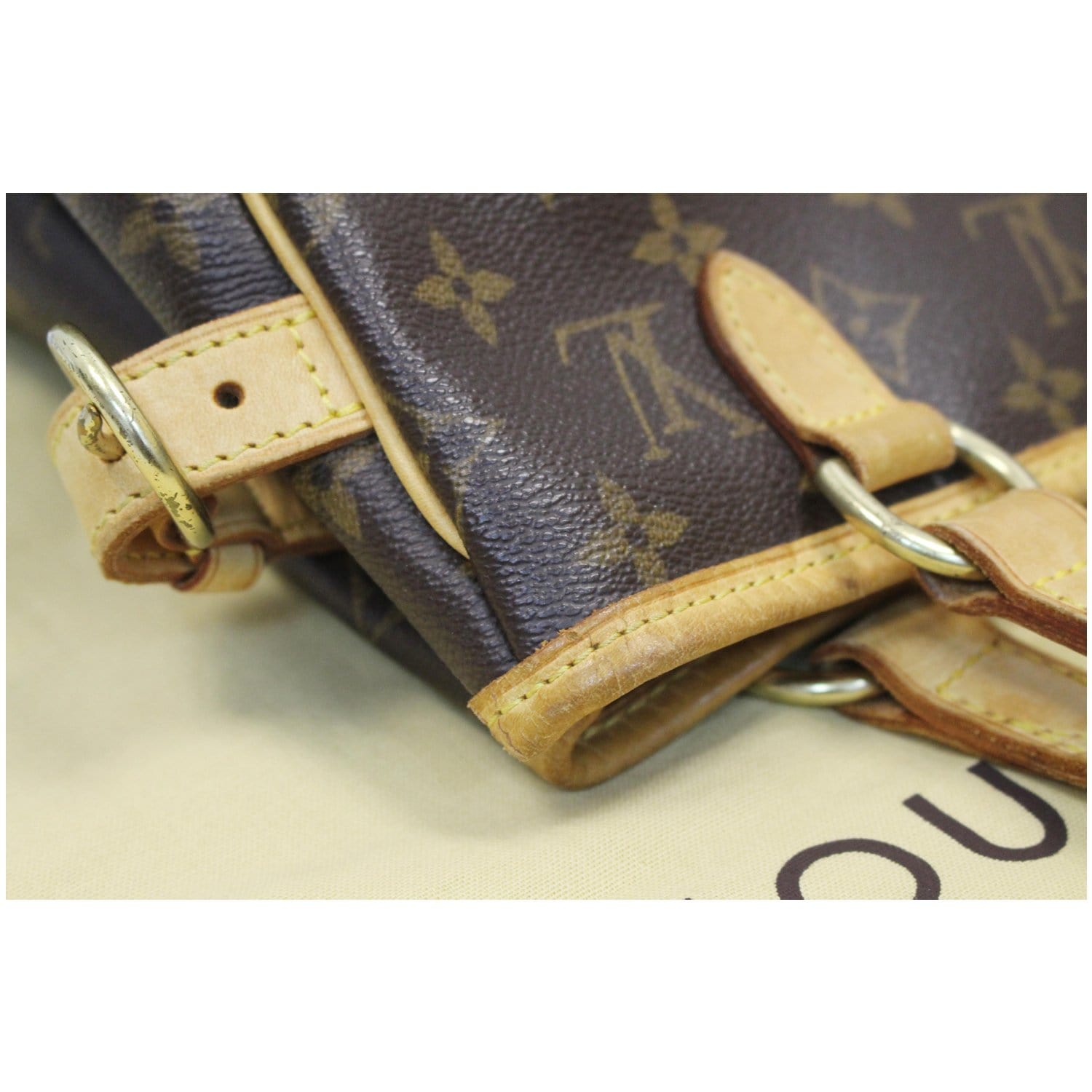 Louis Vuitton Batignolles Vertical Monogram Coated Canvas Shoulder Bag For  Sale at 1stDibs