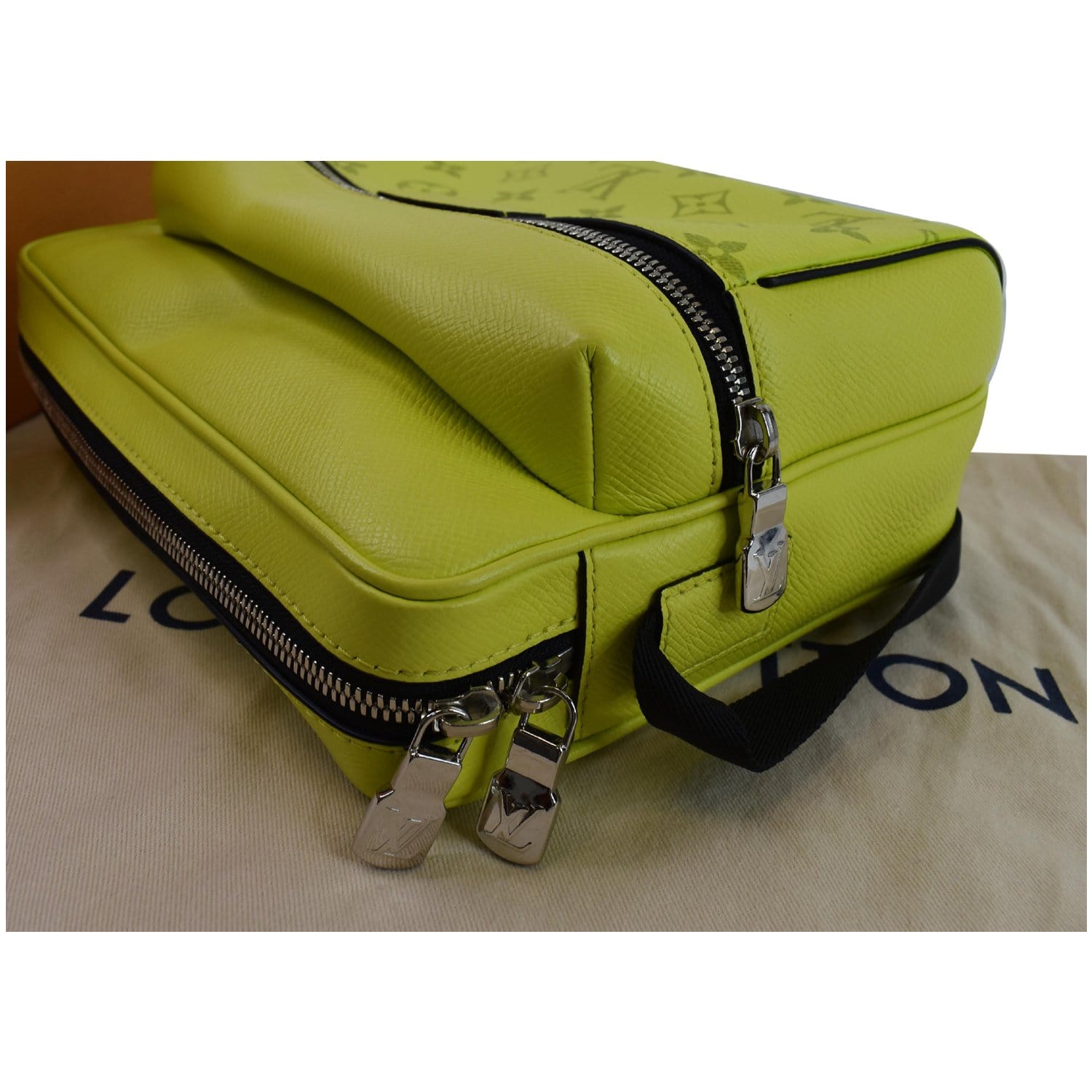 Louis Vuitton Discovery Pochette Monogram Bahia Taiga PM Yellow in Taiga  Leather/Coated Canvas with Silver-tone - MX