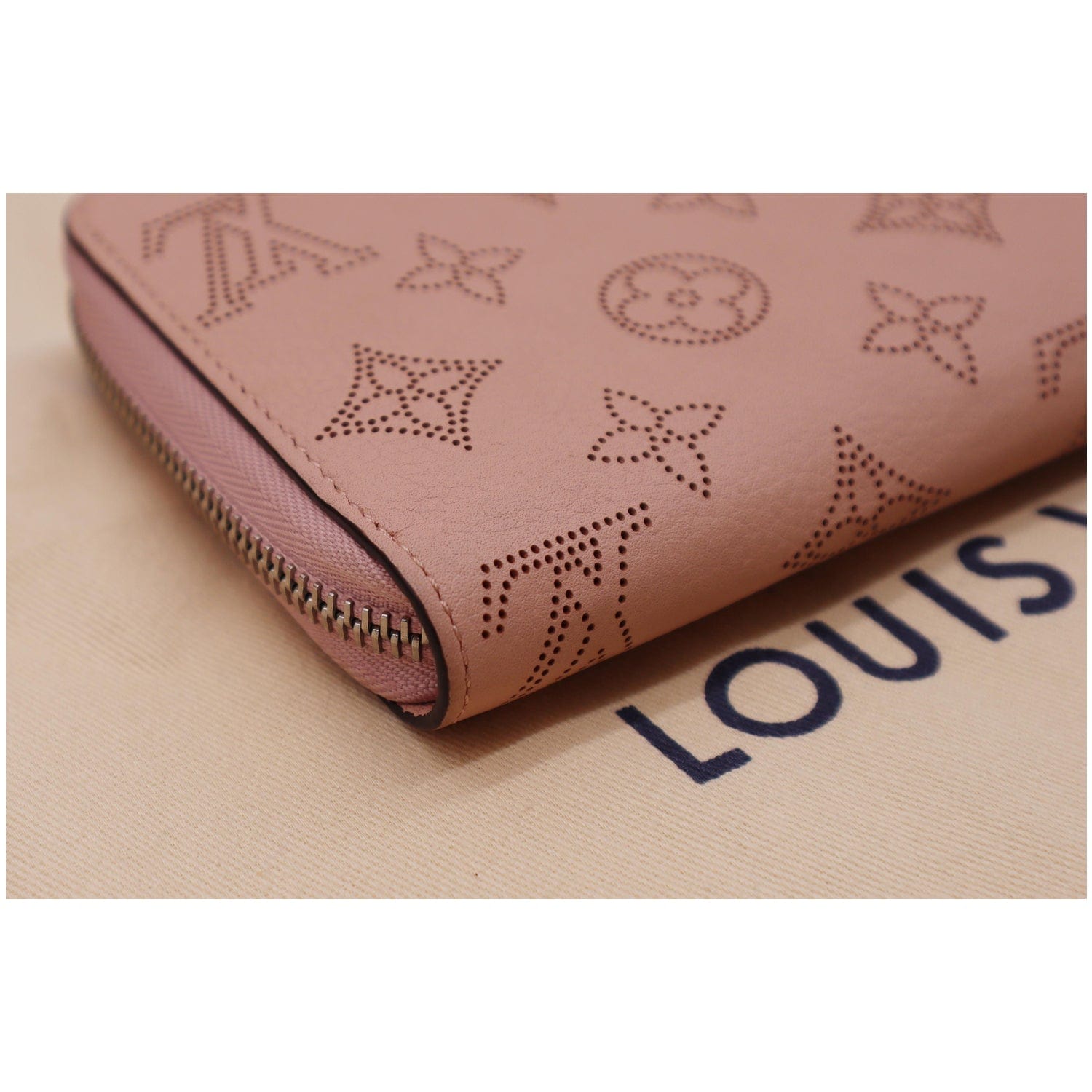Louis Vuitton M58428 Zippy Wallet Mahina Leather Bag