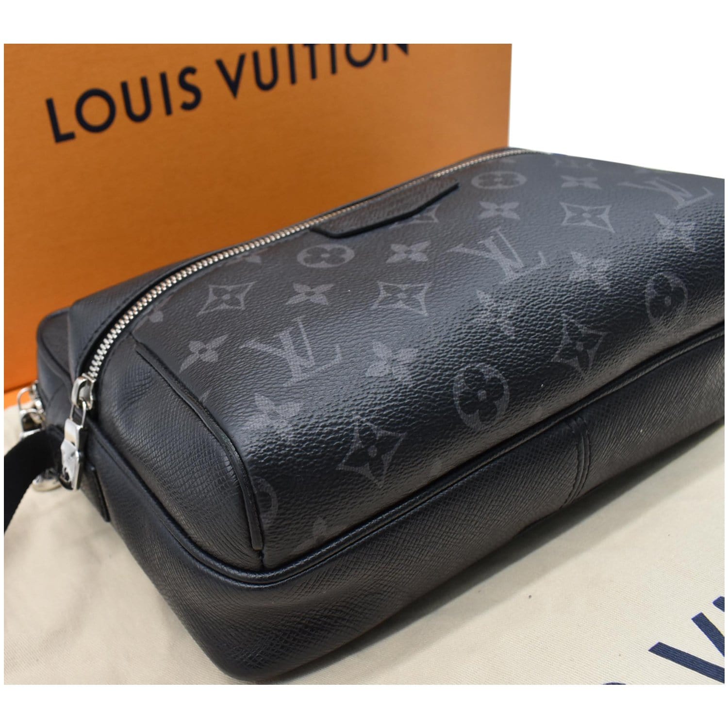 Louis Vuitton Azur Lv Canvas Iphone 4 Travel Unisex Made France Tech  Accessory – MISLUX