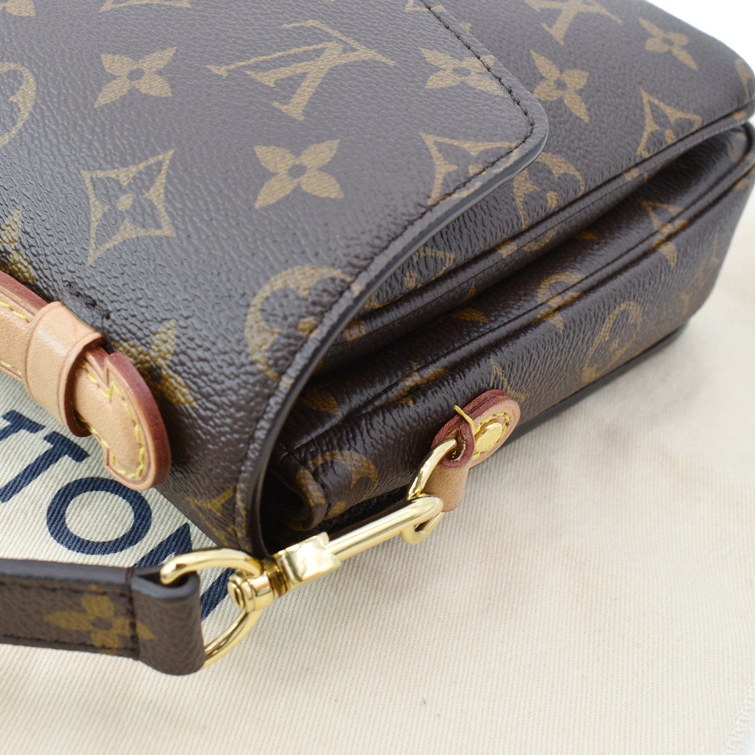 Metis cloth crossbody bag Louis Vuitton Brown in Cloth - 25251032