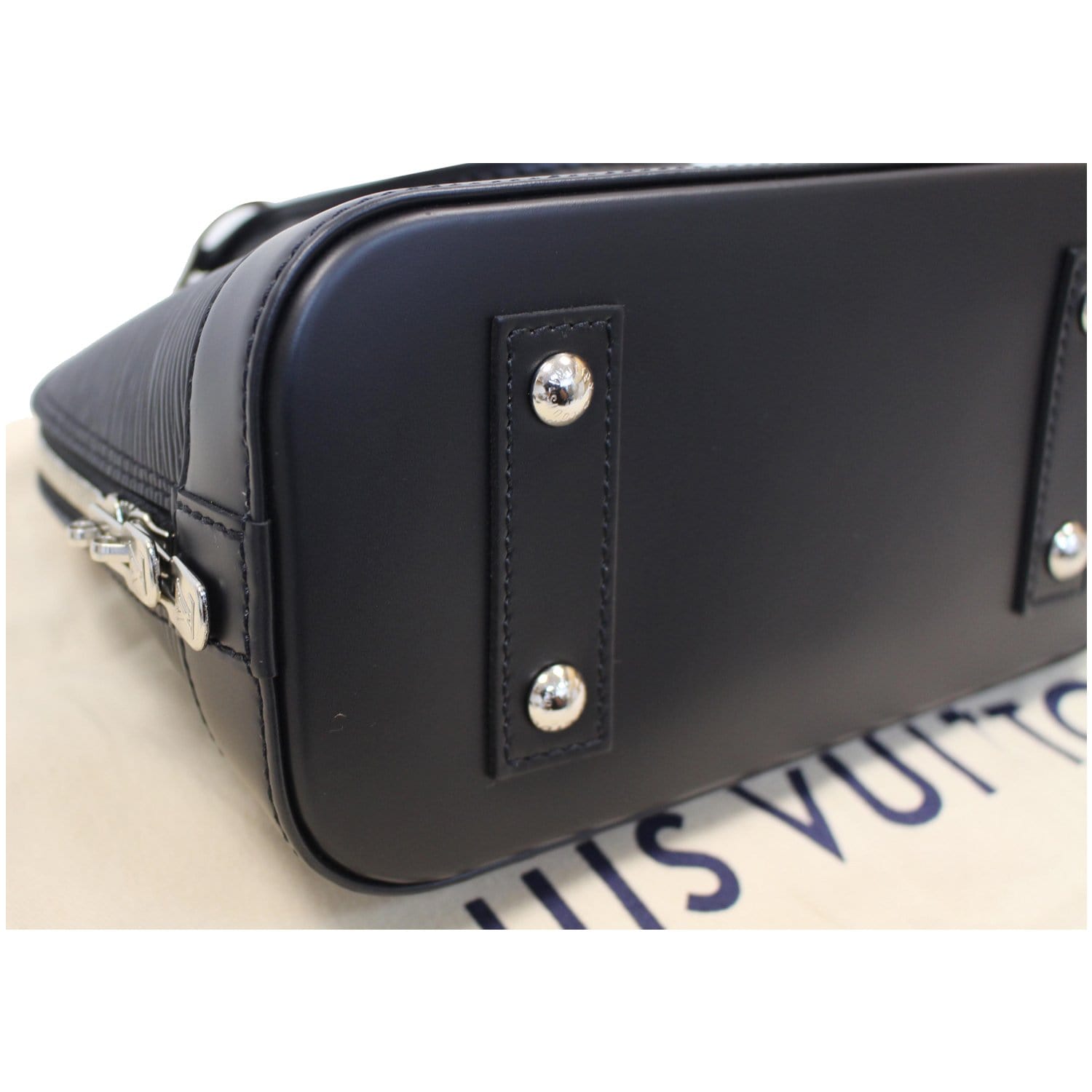 Alma bb leather handbag Louis Vuitton Purple in Leather - 21609816