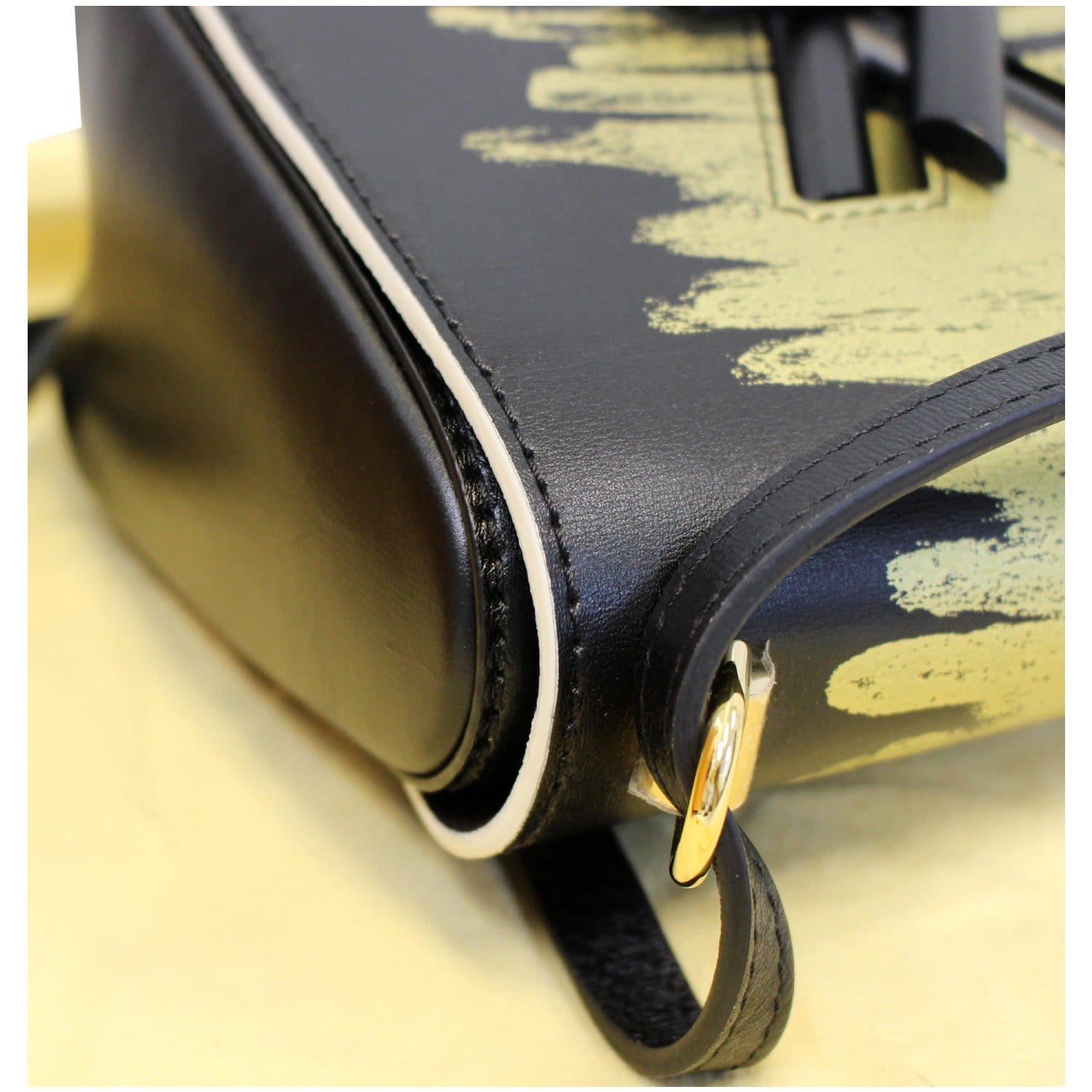 Twist leather crossbody bag Louis Vuitton Beige in Leather - 28946421
