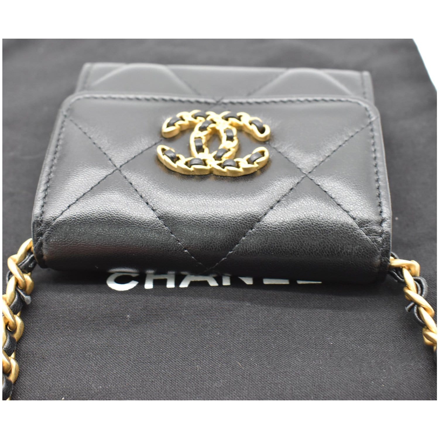 Chanel 19 Zip Coin Purse Quilted Leather For Sale at 1stDibs