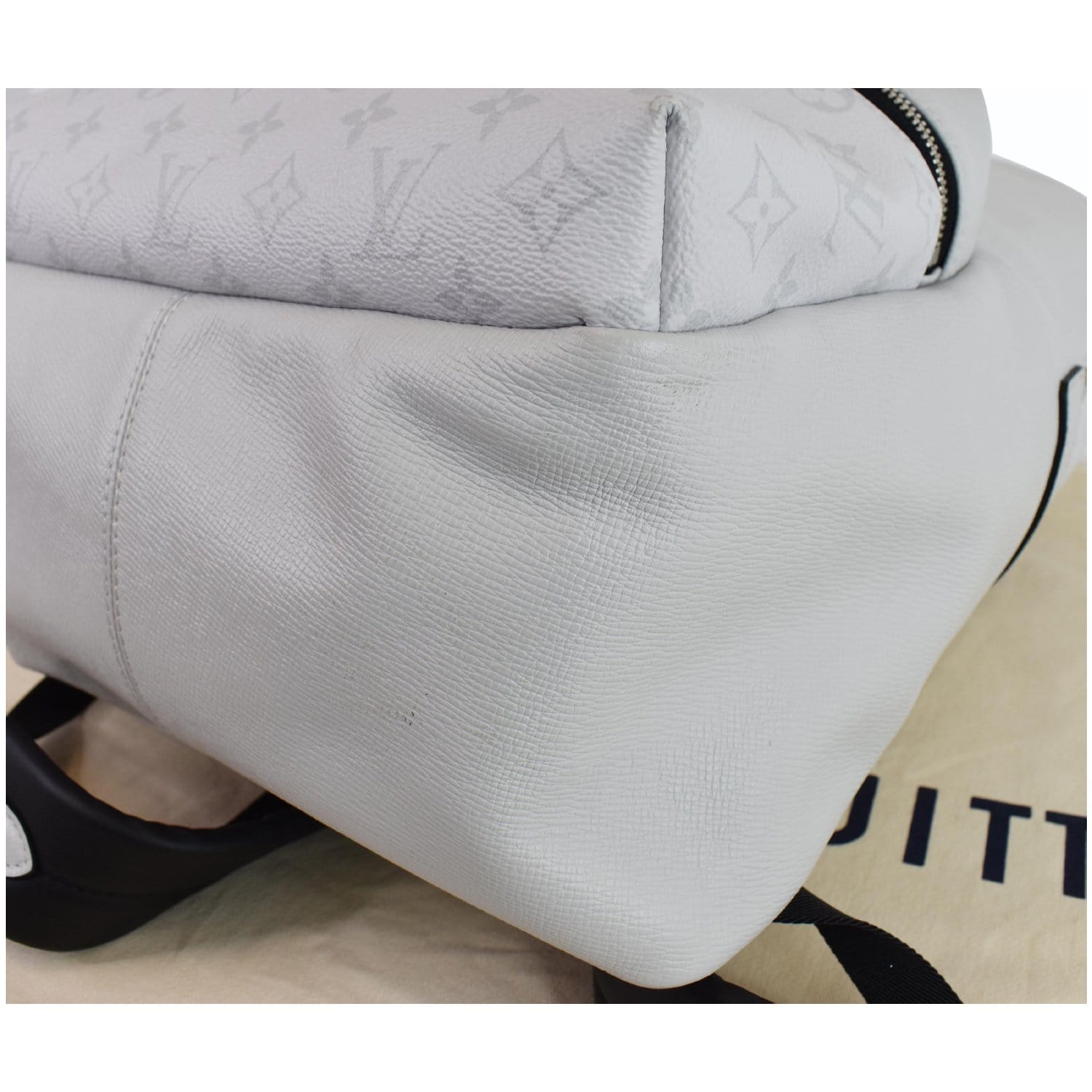 LOUIS VUITTON Taiga Monogram Discovery Backpack PM White 1185811